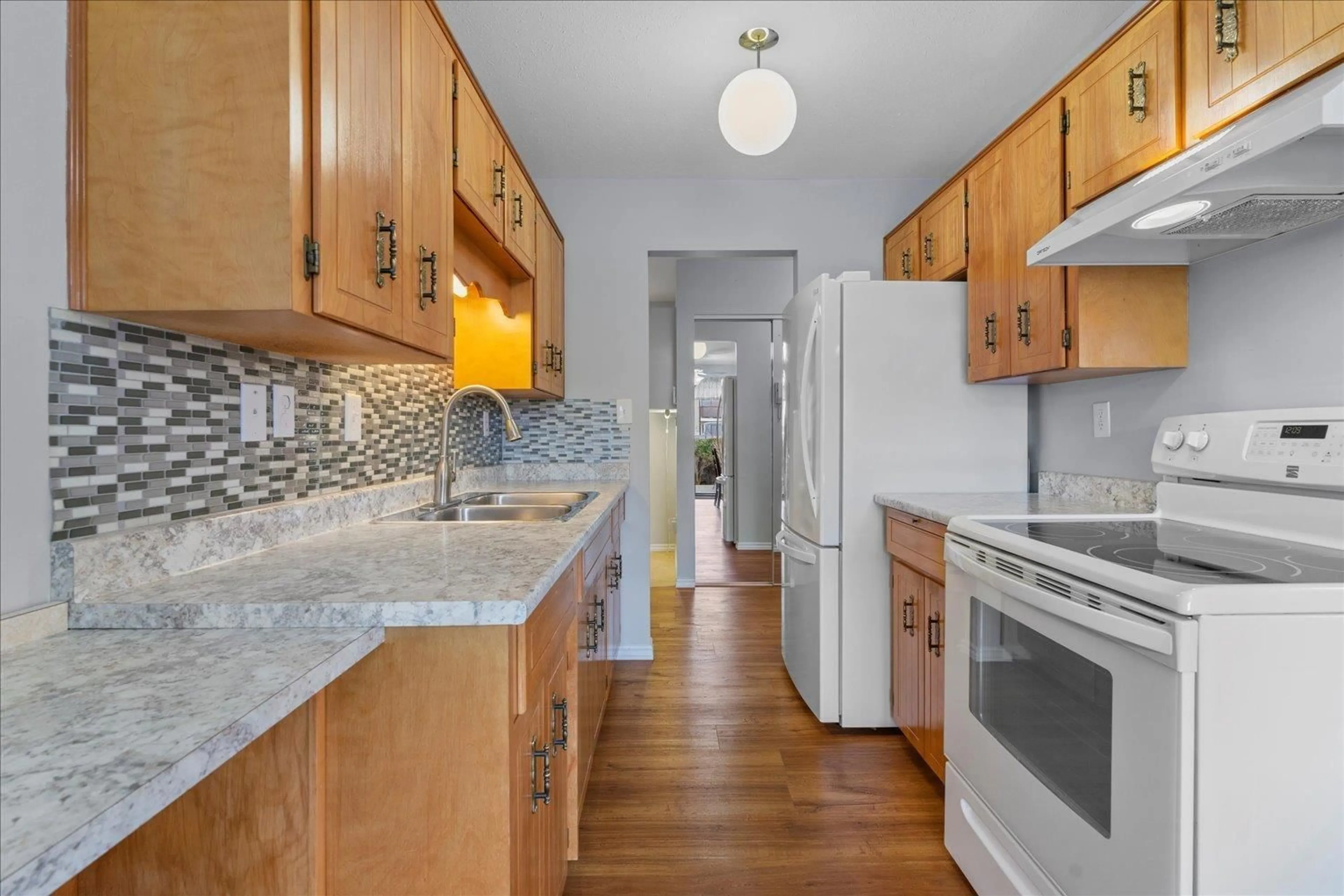 Standard kitchen, unknown for 47 - 7455 HURON STREET, Chilliwack British Columbia V2R3T9