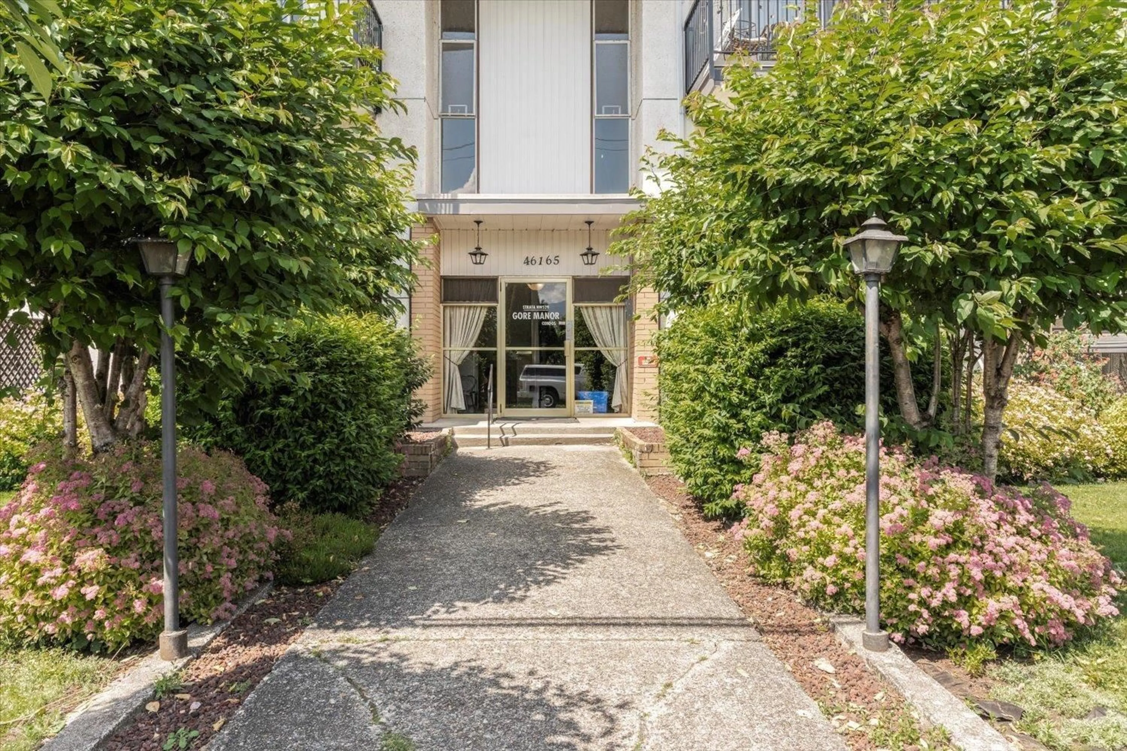 Indoor foyer for 205 - 46165 GORE AVENUE, Chilliwack British Columbia V2P1Z9