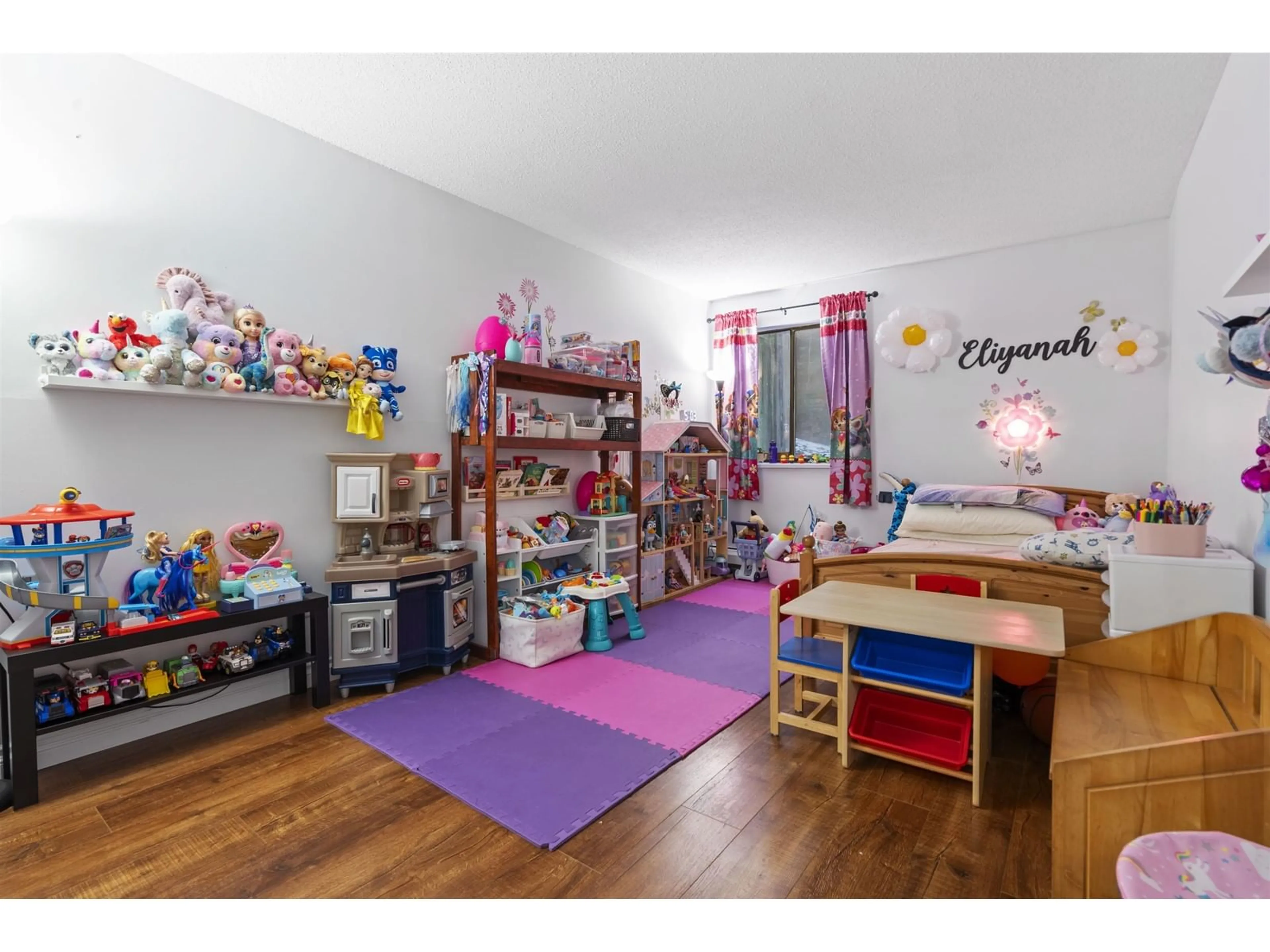A pic of a room for G08 - 10698 151A, Surrey British Columbia V3R8T5