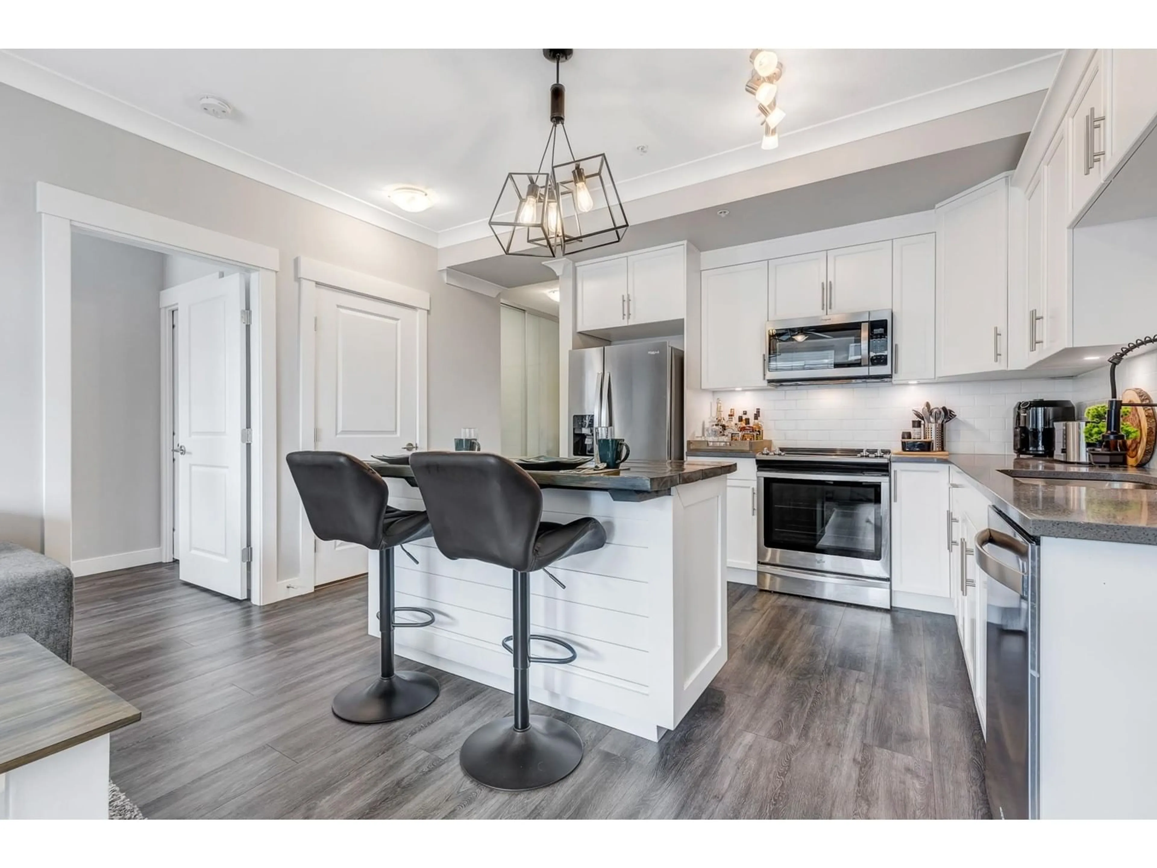 Open concept kitchen, unknown for 203 - 45761 STEVENSON ROAD, Chilliwack British Columbia V2R0Y7