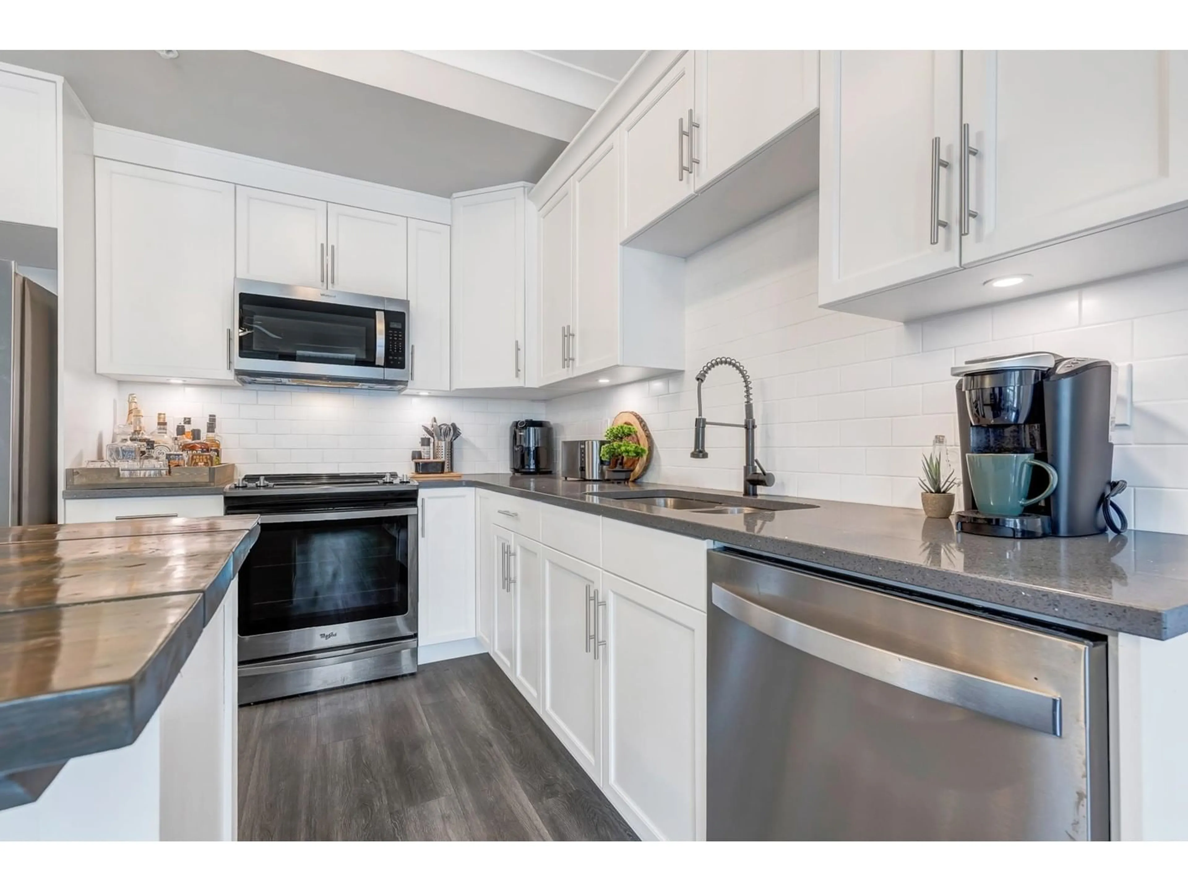 Open concept kitchen, unknown for 203 - 45761 STEVENSON ROAD, Chilliwack British Columbia V2R0Y7