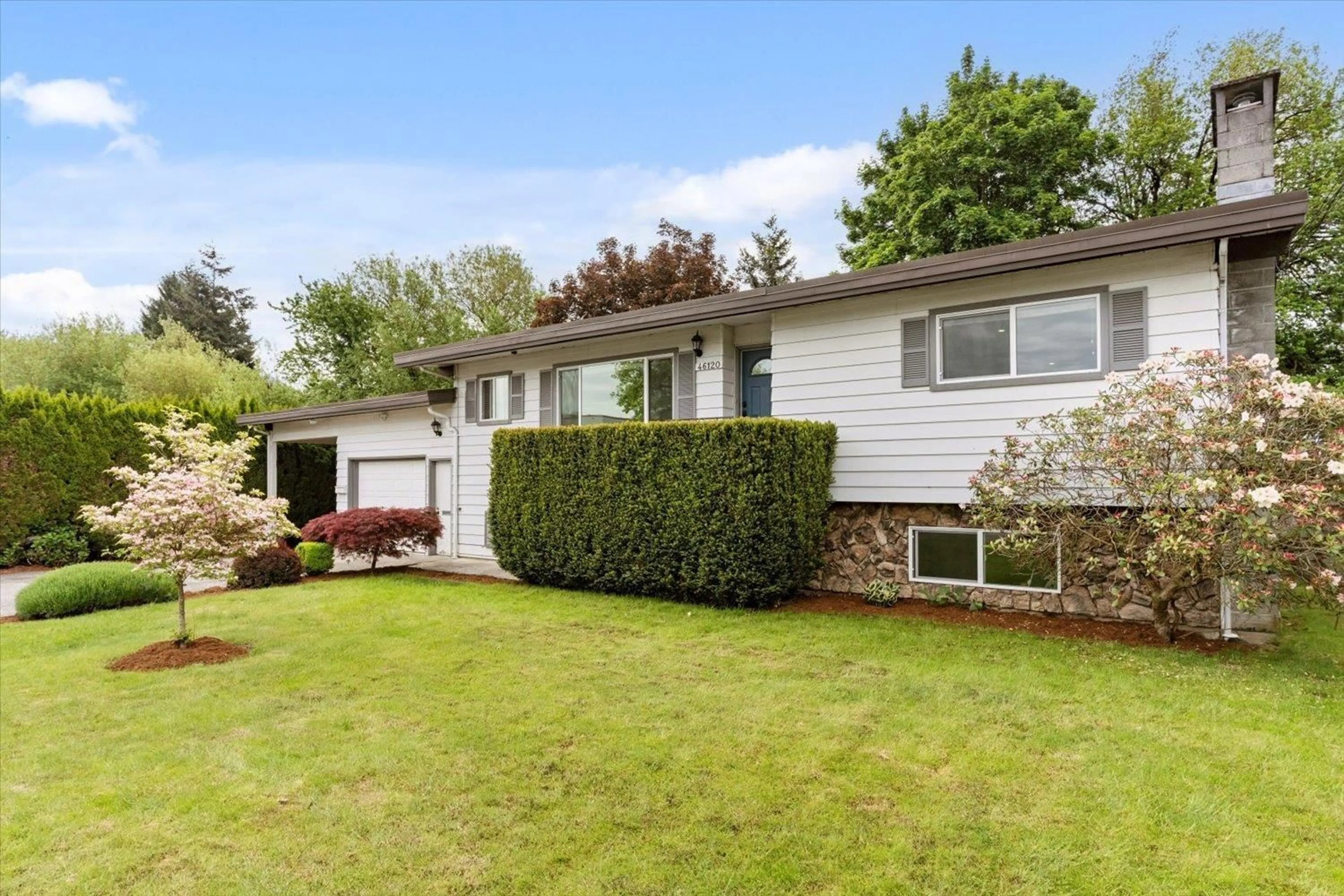 Home with vinyl exterior material, street for 46120 SOUTHLANDS CRESCENT, Chilliwack British Columbia V2P1B1