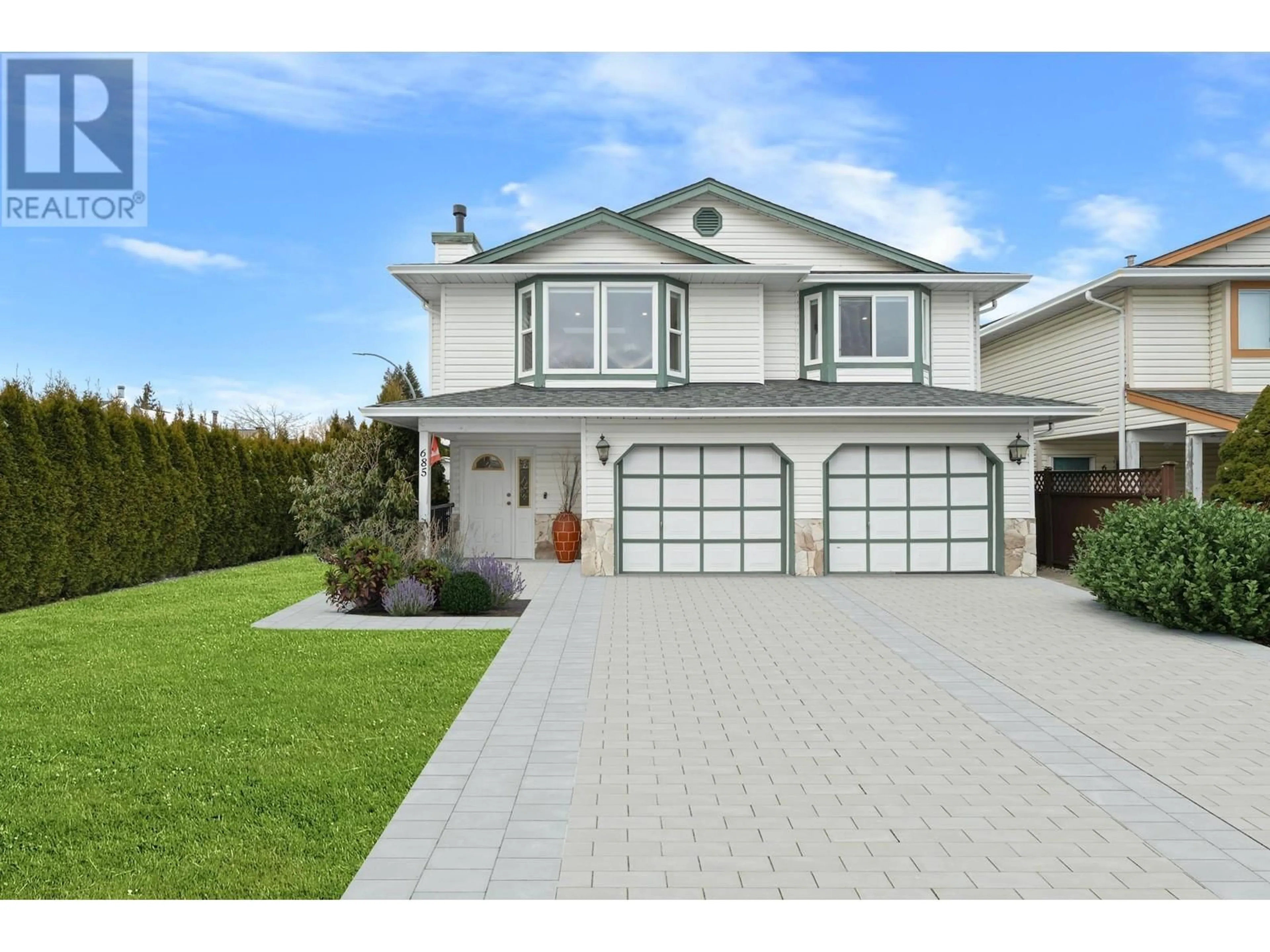 Home with vinyl exterior material, street for 685 PENDER PLACE, Port Coquitlam British Columbia V3B7M2