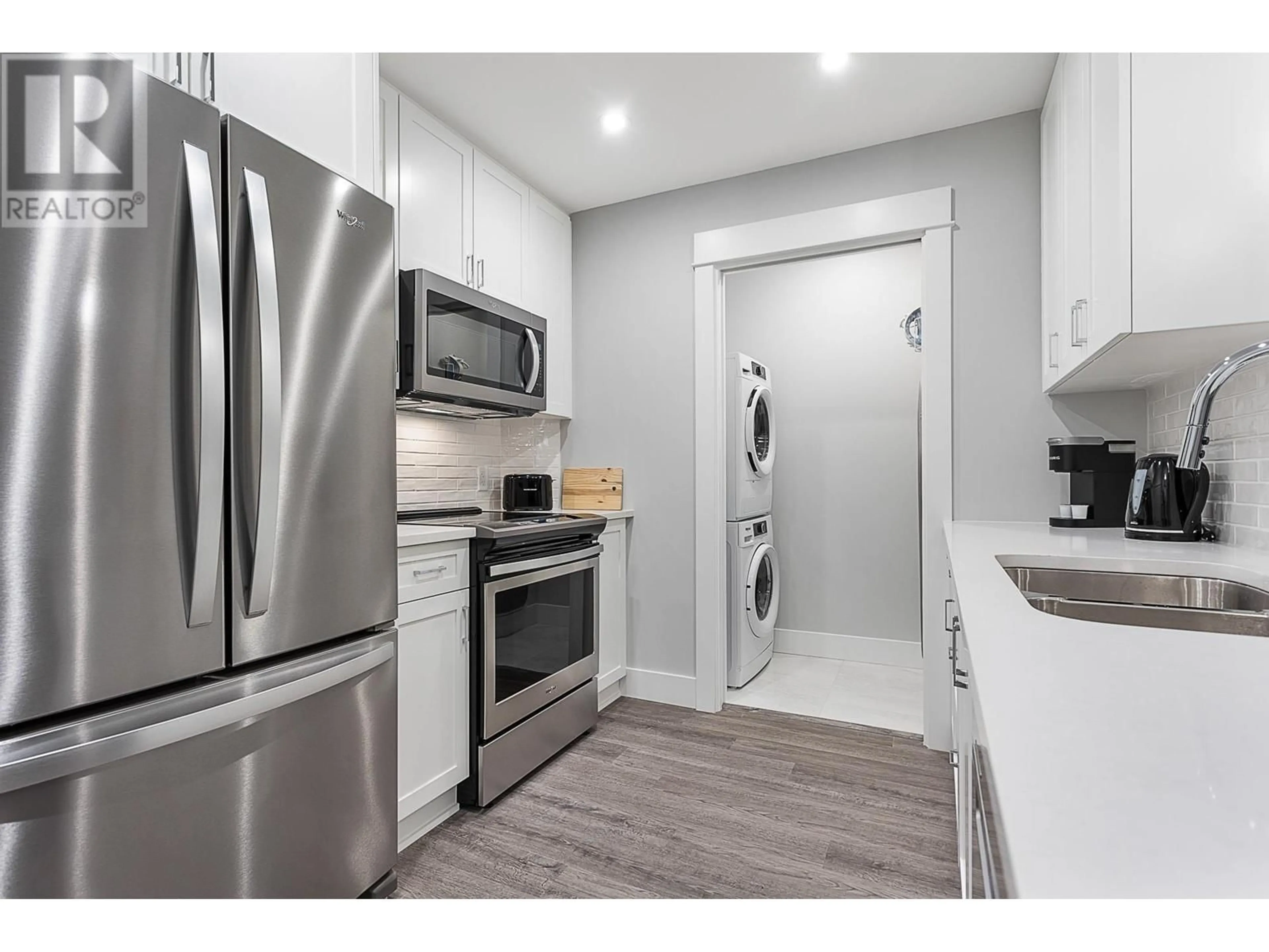 Standard kitchen, wood/laminate floor for 4617 - 2180 KELLY AVENUE, Port Coquitlam British Columbia V3C0L1