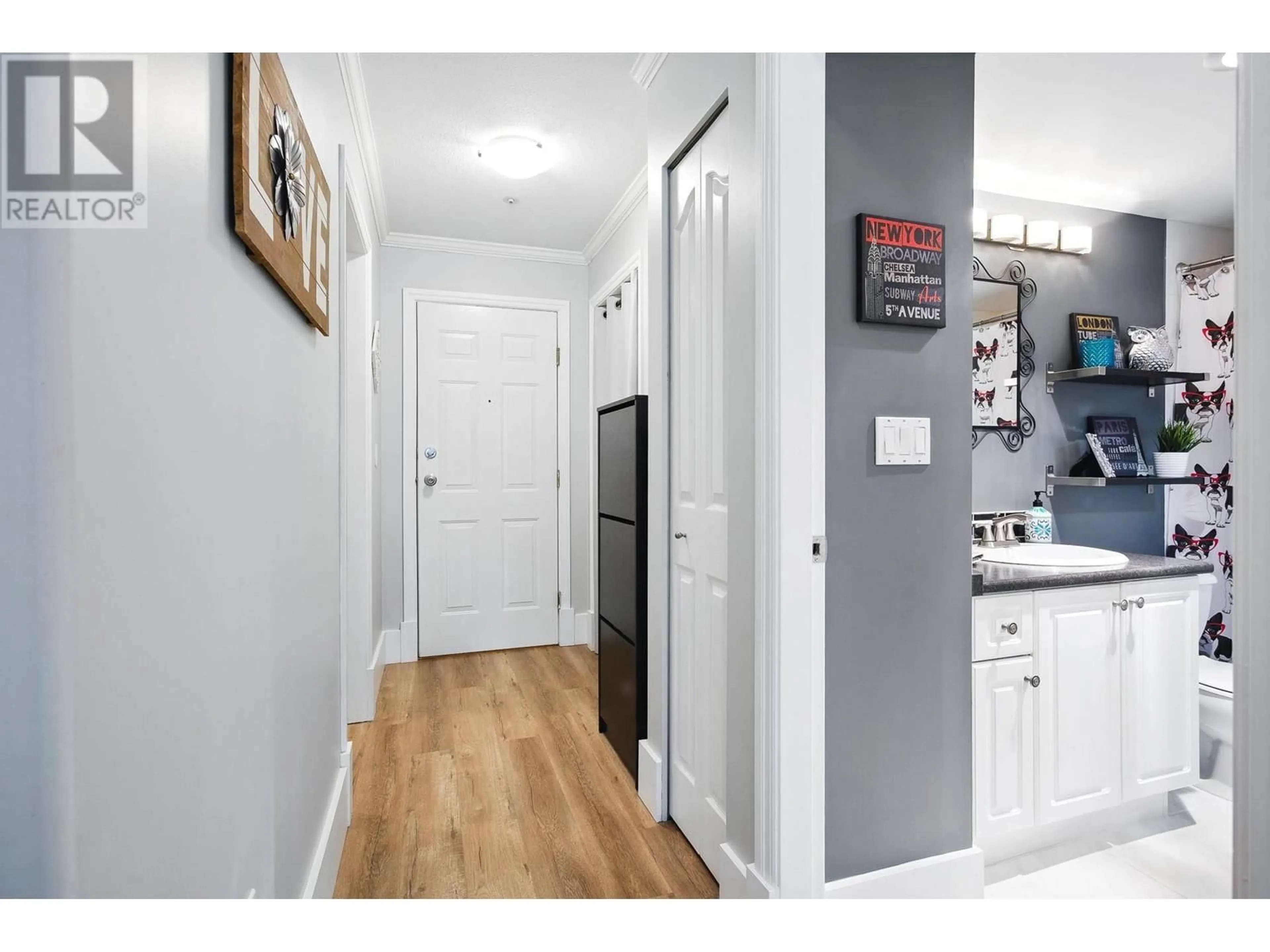 Indoor entryway for 204 - 2345 CENTRAL AVENUE, Port Coquitlam British Columbia V3C1V9