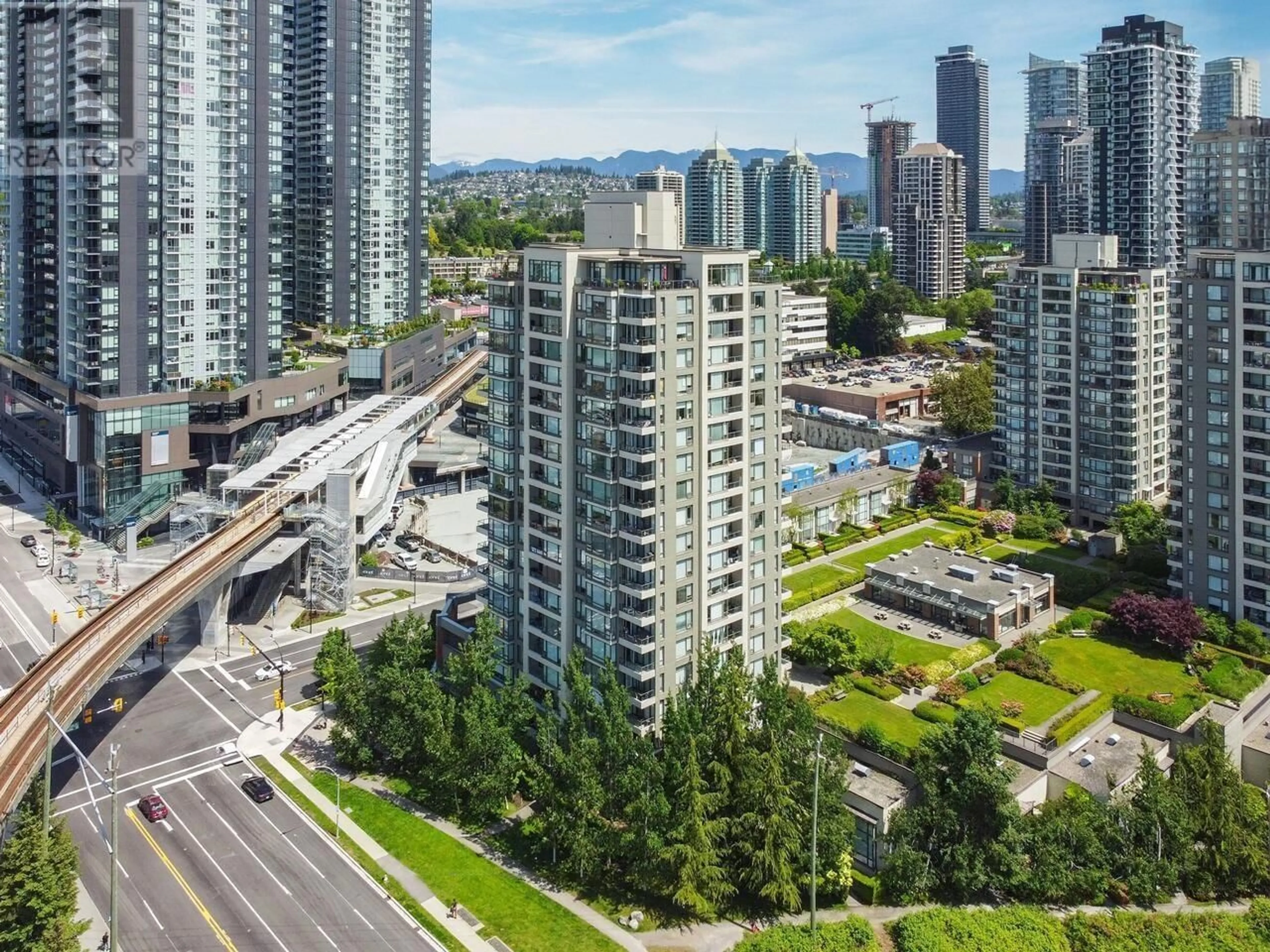 A pic from outside/outdoor area/front of a property/back of a property/a pic from drone, city buildings view from balcony for 405 - 4118 DAWSON STREET, Burnaby British Columbia V5C0A3