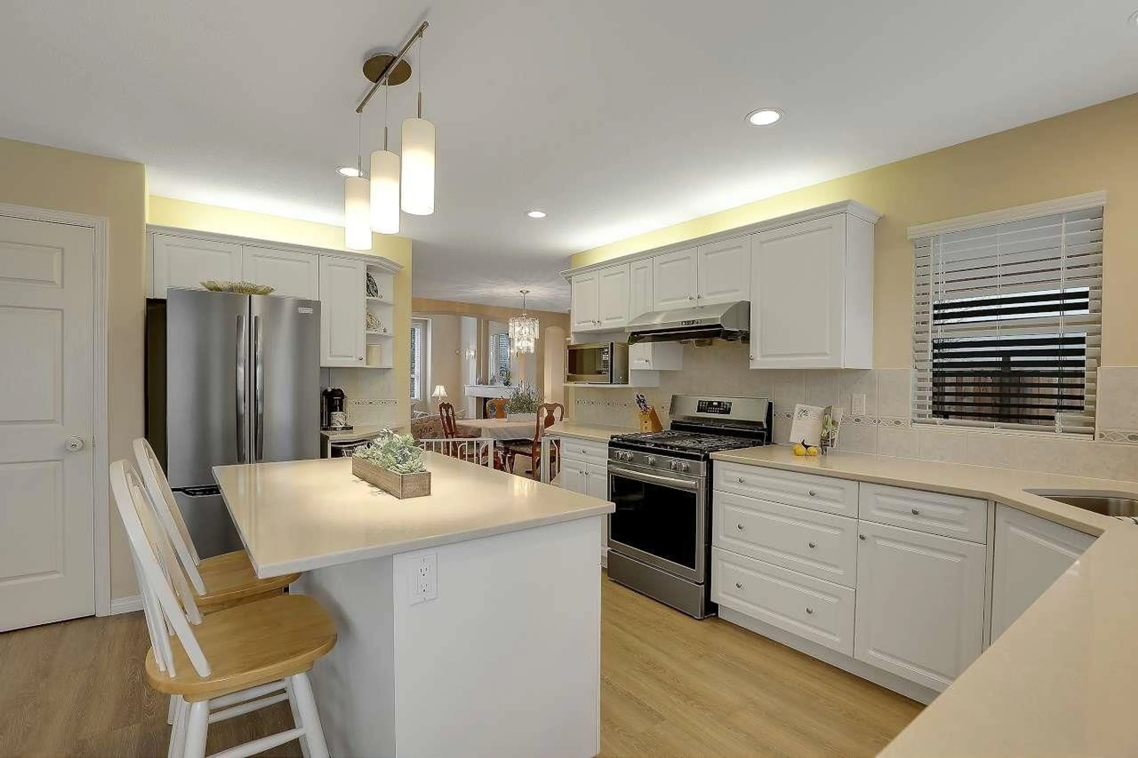 Open concept kitchen, unknown for 8020 KESTREL, Surrey British Columbia V3W0V1