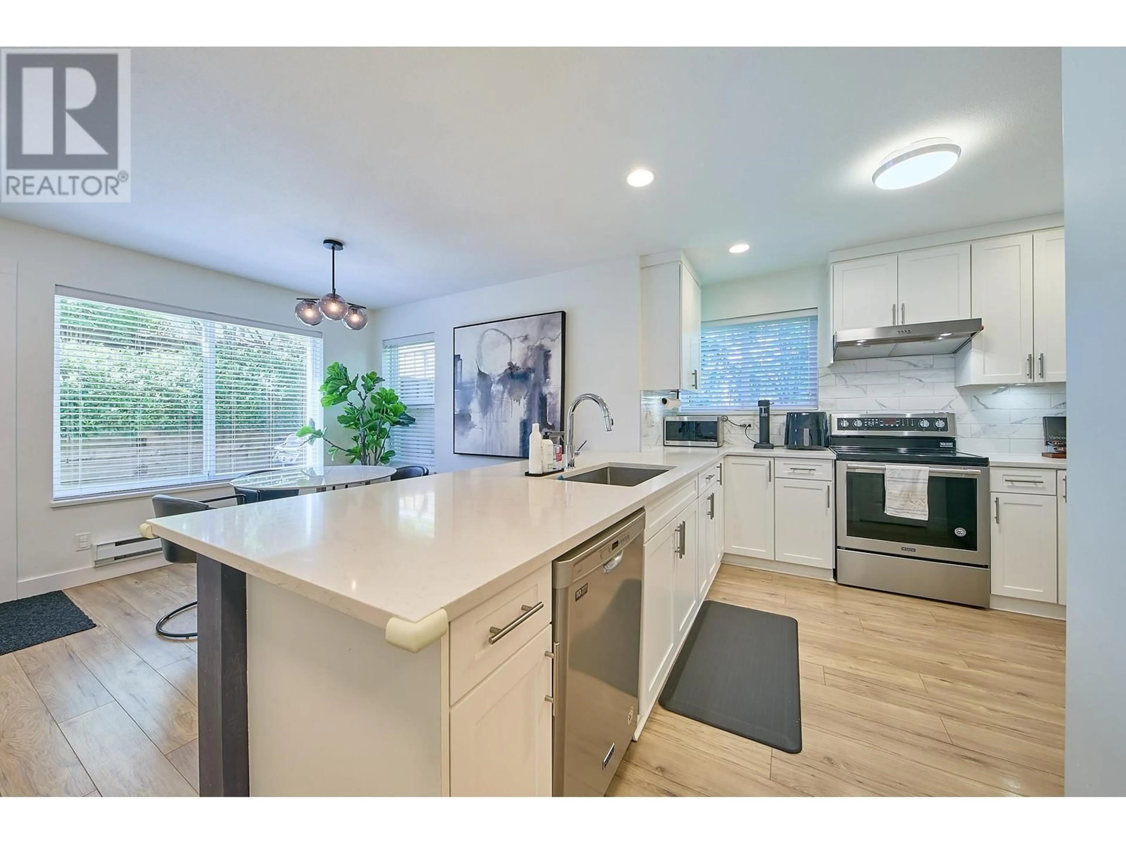 Open concept kitchen, unknown for 128 SHORELINE CIRCLE, Port Moody British Columbia V3H5B3