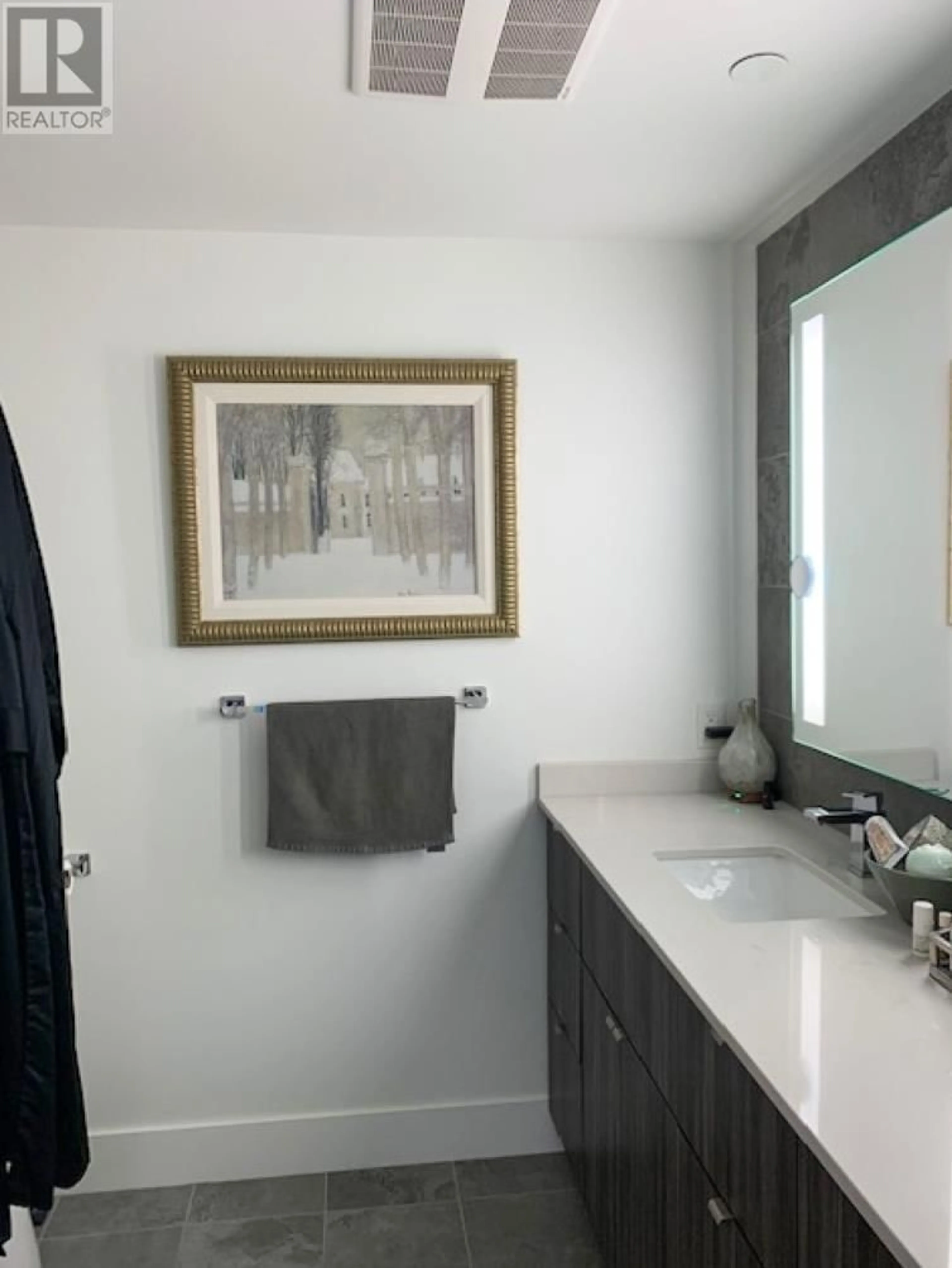 Contemporary bathroom, ceramic/tile floor for 906 - 1788 COLUMBIA STREET, Vancouver British Columbia V5Y0L7