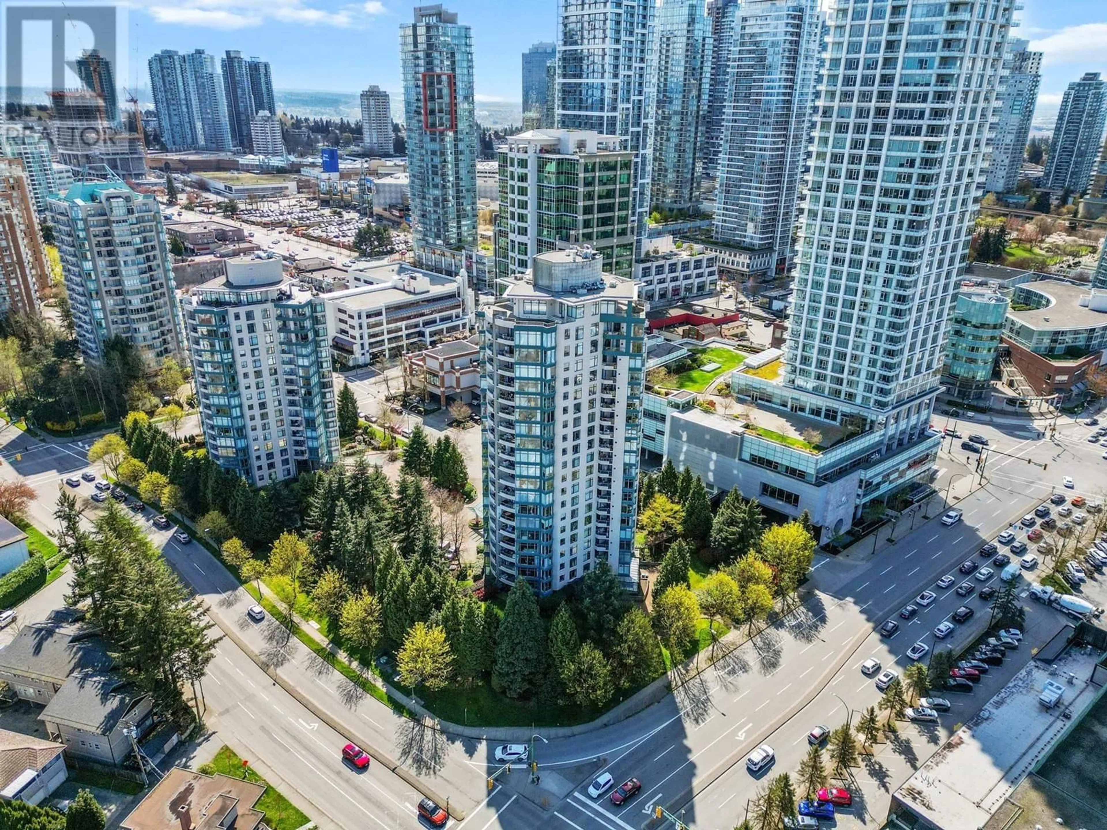 A pic from outside/outdoor area/front of a property/back of a property/a pic from drone, city buildings view from balcony for 1606 - 4505 HAZEL STREET, Burnaby British Columbia V5H4T1