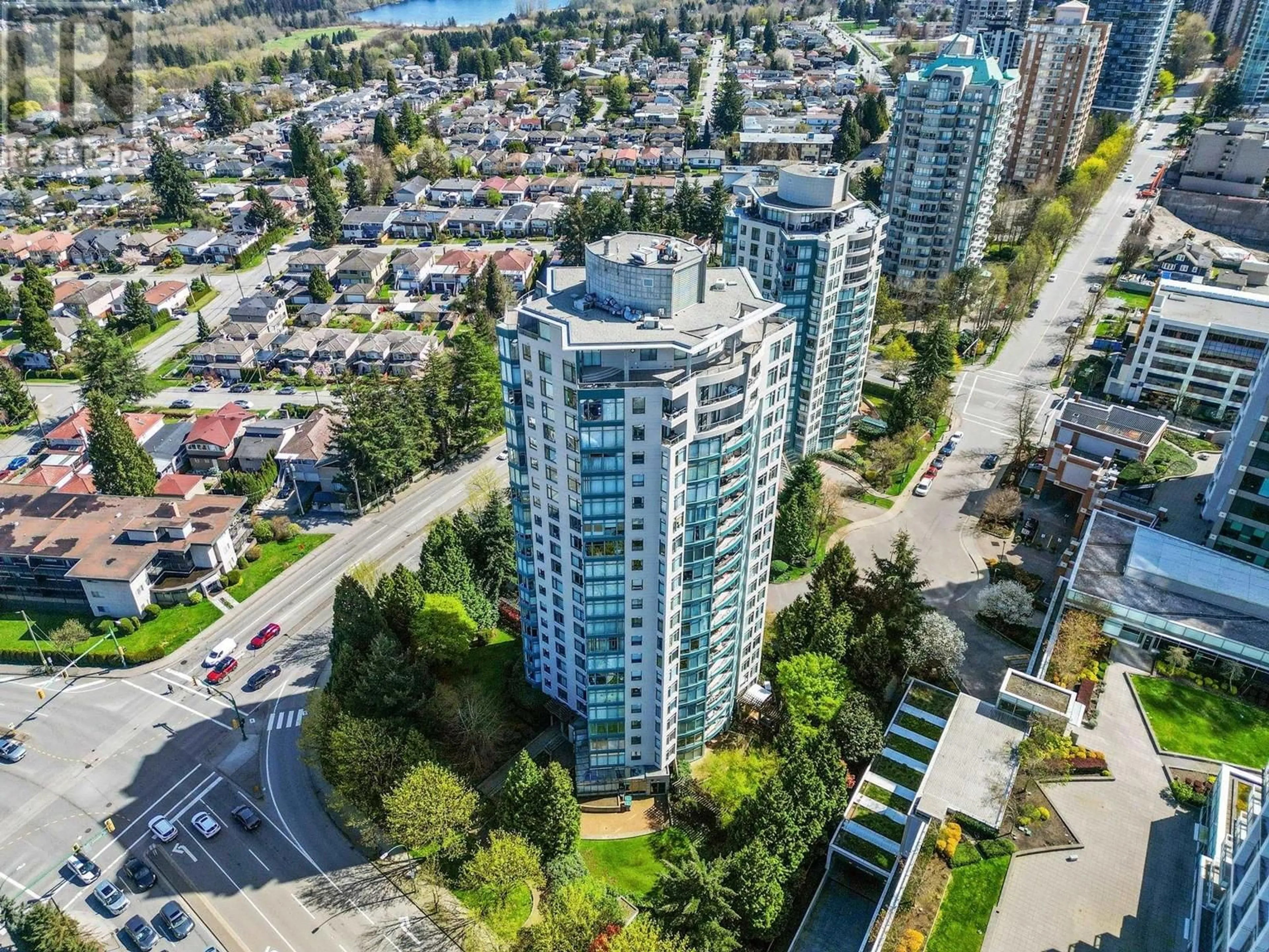 A pic from outside/outdoor area/front of a property/back of a property/a pic from drone, city buildings view from balcony for 1606 - 4505 HAZEL STREET, Burnaby British Columbia V5H4T1