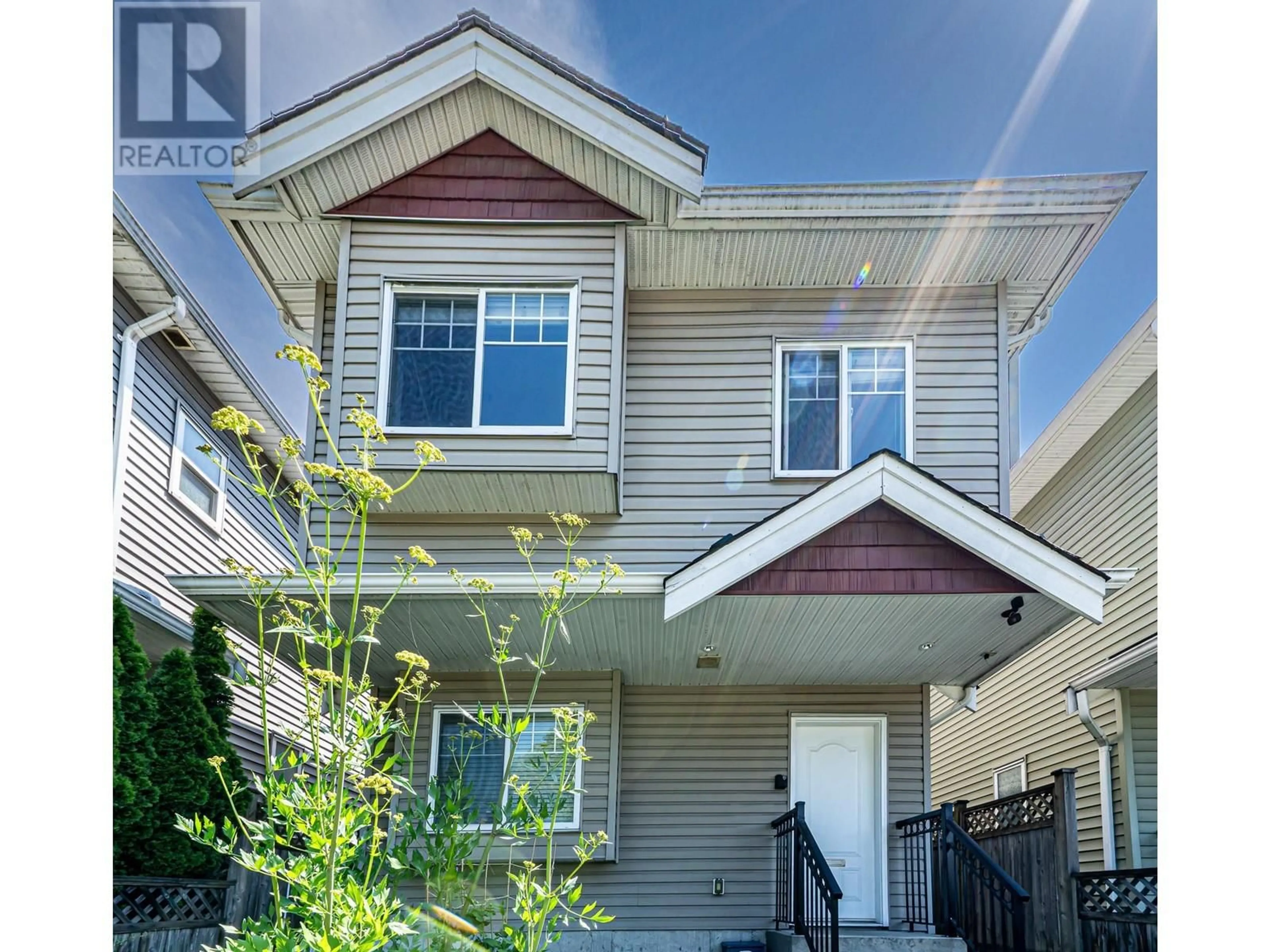 Home with vinyl exterior material, street for 5918 MAIN STREET, Vancouver British Columbia V5W2T3