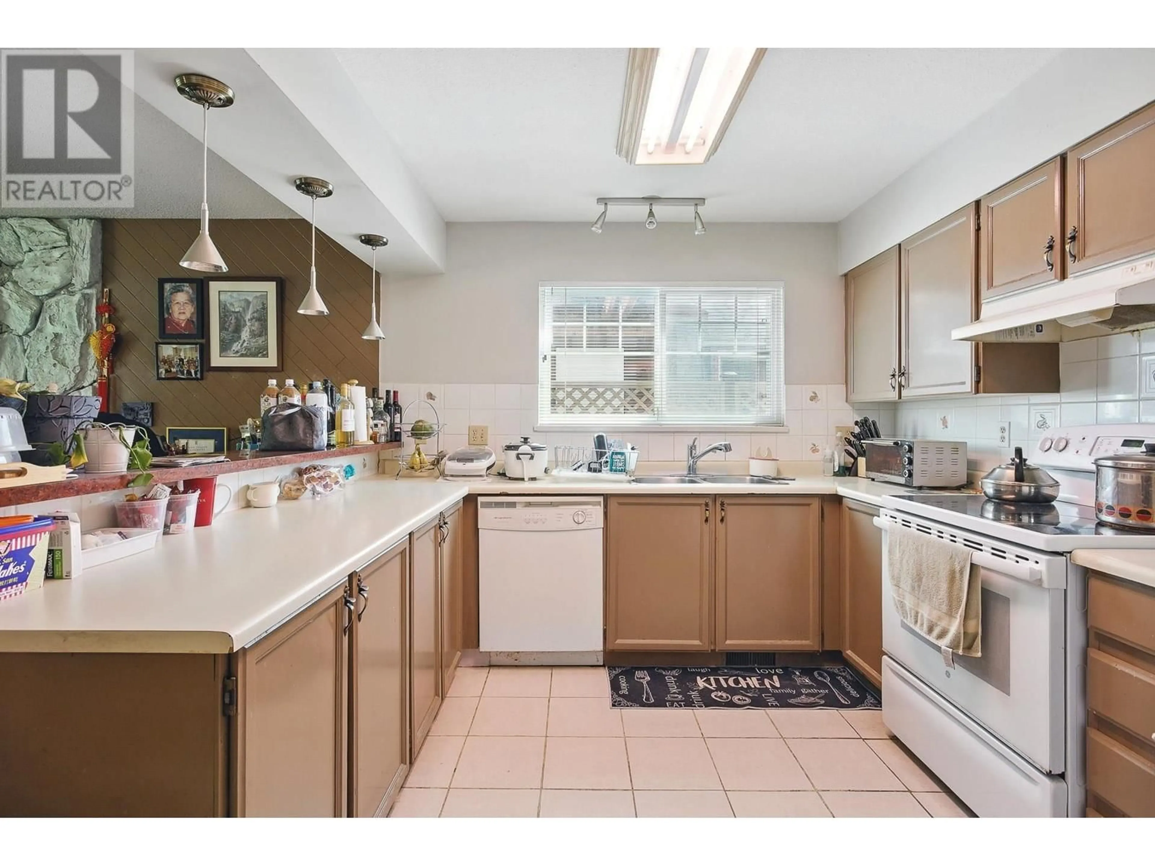 Standard kitchen, ceramic/tile floor for 1177 ESPERANZA DRIVE, Coquitlam British Columbia V3C6C7