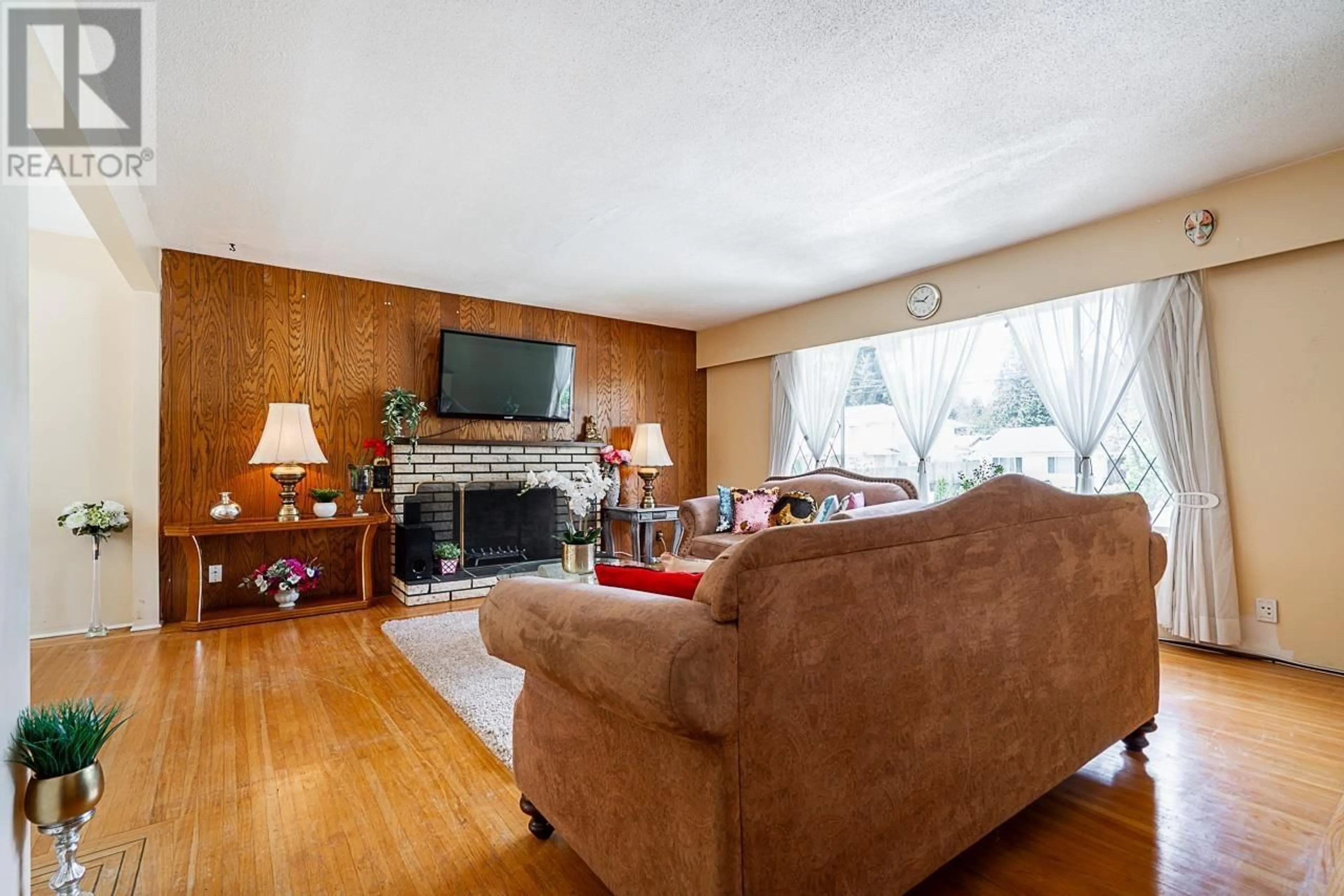 Living room with furniture, wood/laminate floor for 2294 AUSTIN AVENUE, Coquitlam British Columbia V3K3S1