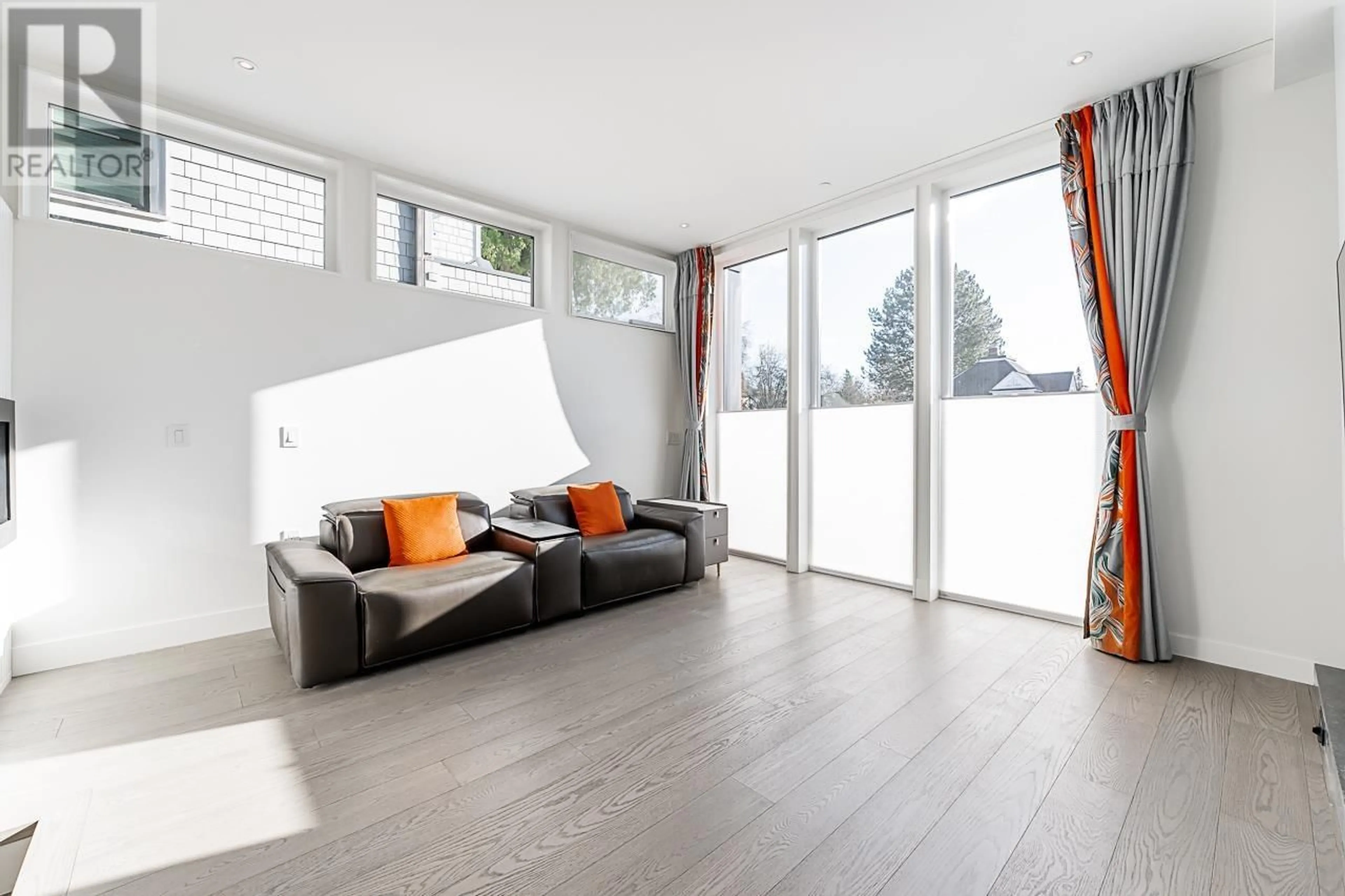 Living room with furniture, wood/laminate floor for 3941 24TH AVENUE, Vancouver British Columbia V6S1M1