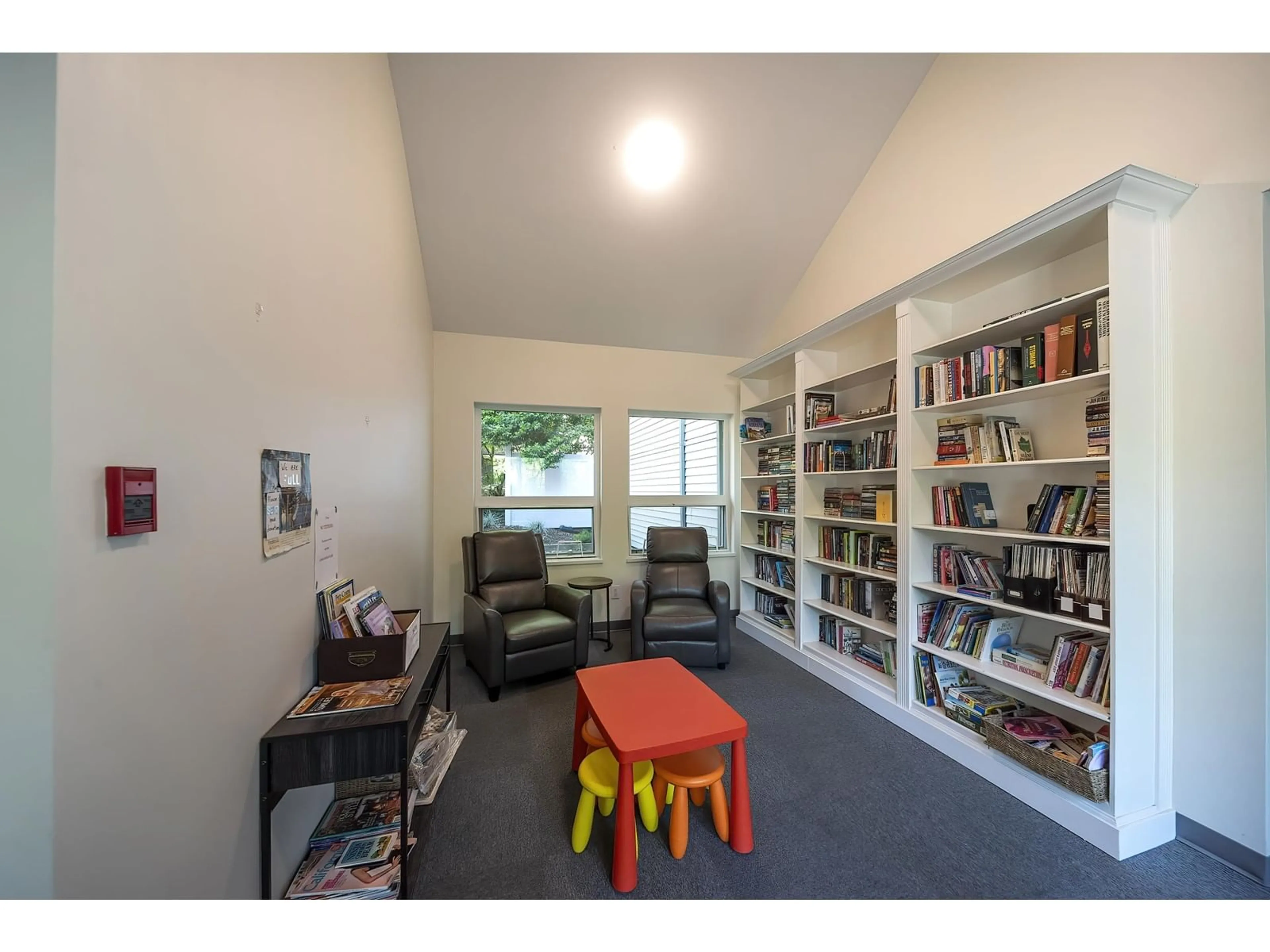 A pic of a room for 212 - 9626 148, Surrey British Columbia V3R0W2