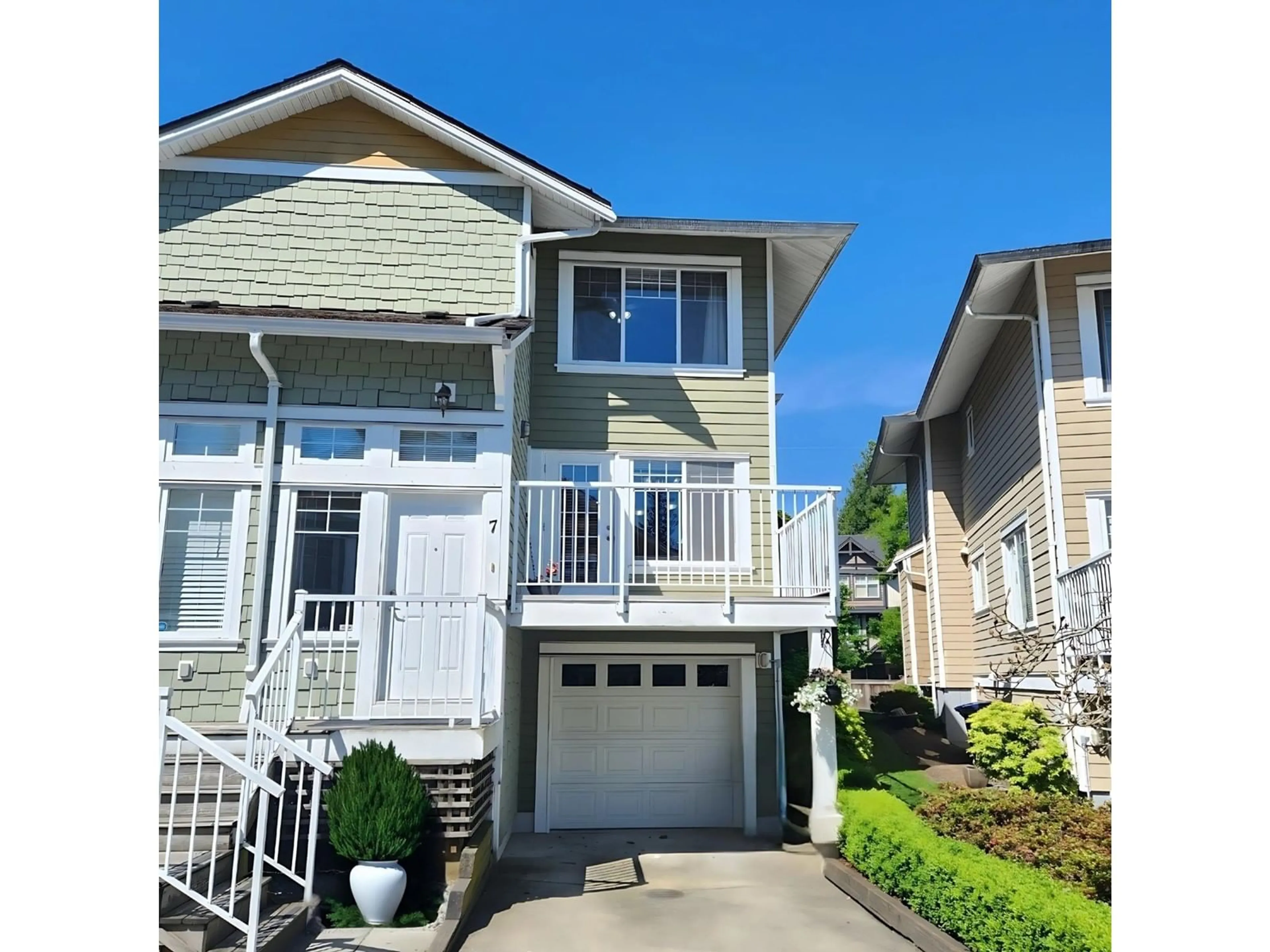 Home with vinyl exterior material, street for 7 - 6110 138, Surrey British Columbia V3X3V6