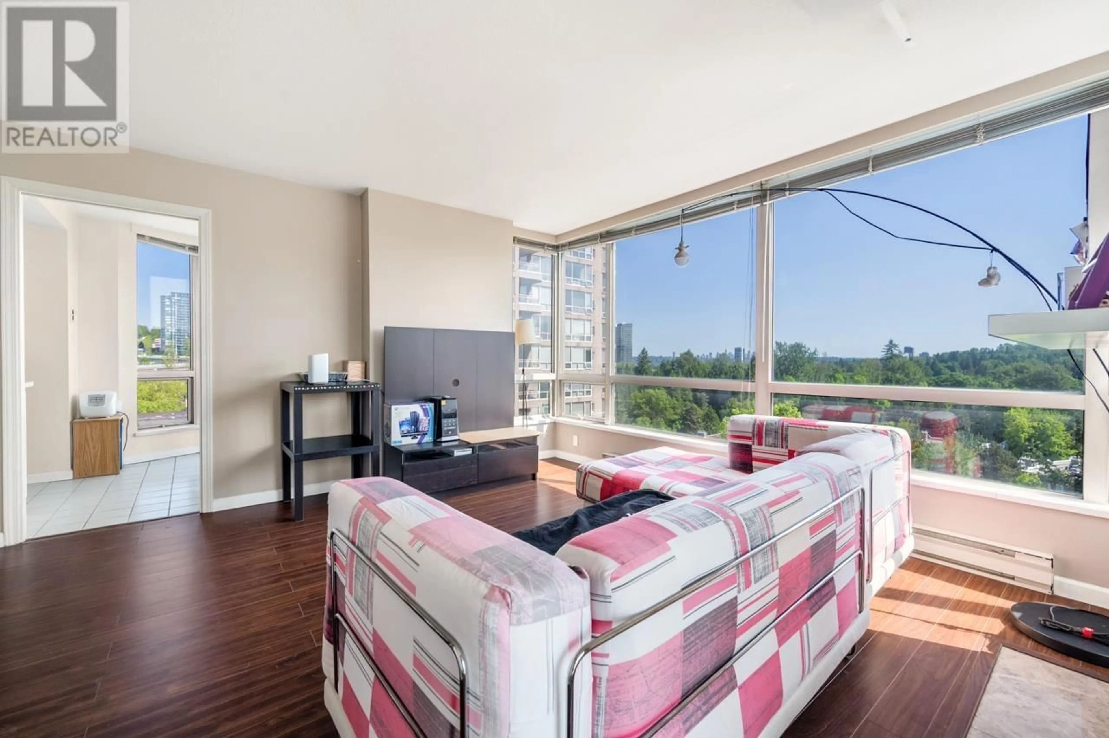 Living room with furniture, unknown for 902 - 9603 MANCHESTER DRIVE, Burnaby British Columbia V3N4Y7