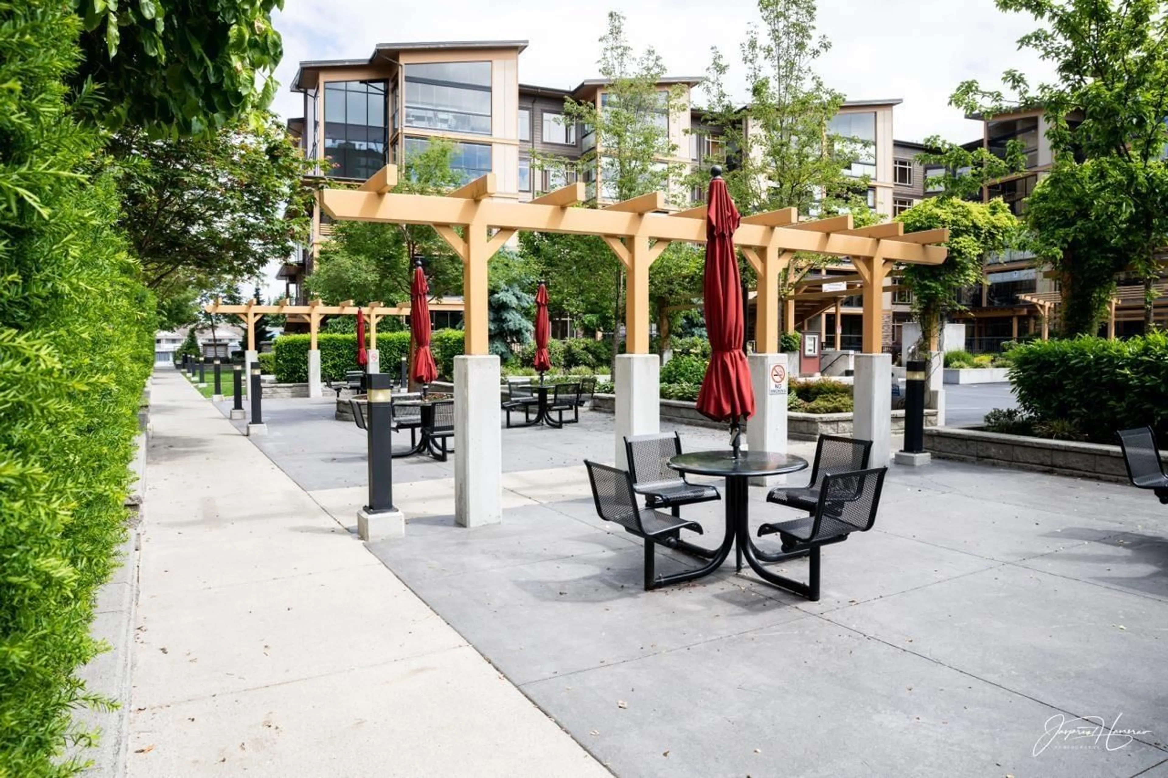 Patio, street for 415 - 2860 TRETHEWEY, Abbotsford British Columbia V2T0G5