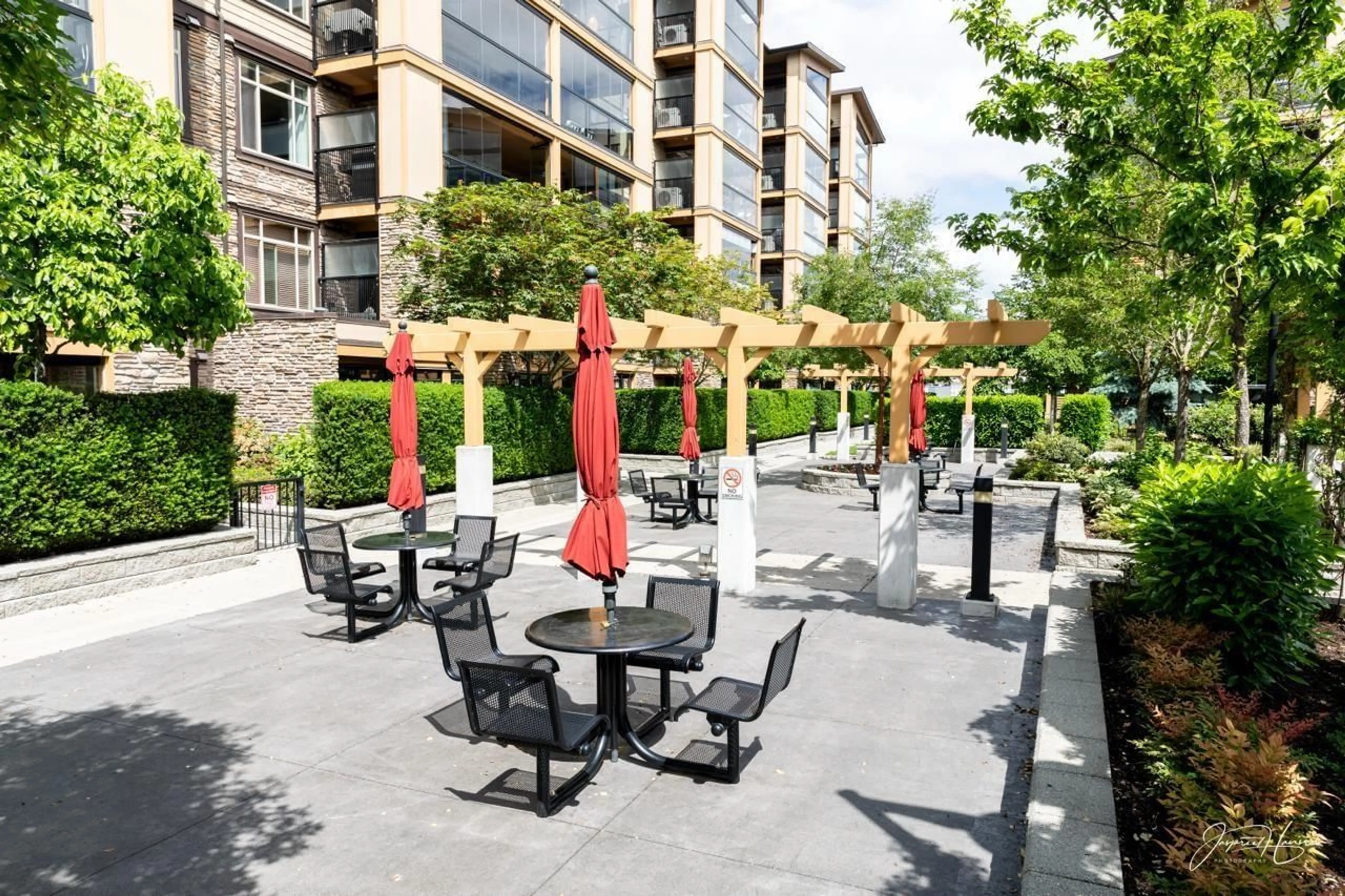 Patio, street for 415 - 2860 TRETHEWEY, Abbotsford British Columbia V2T0G5