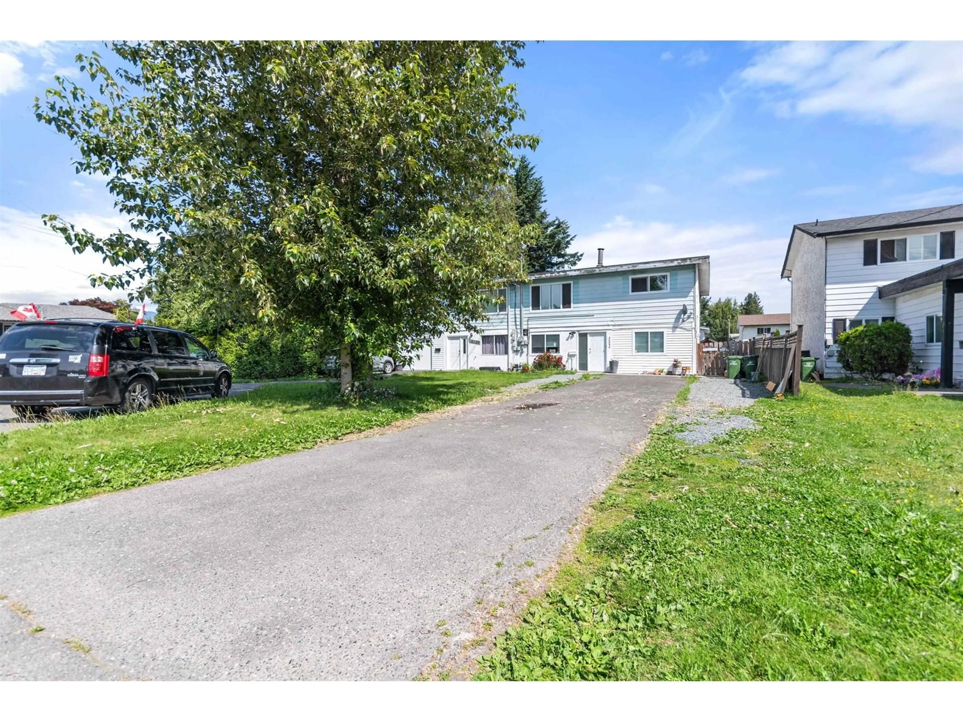 A pic from outside/outdoor area/front of a property/back of a property/a pic from drone, street for 46333 BROOKS AVENUE, Chilliwack British Columbia V2P1C6