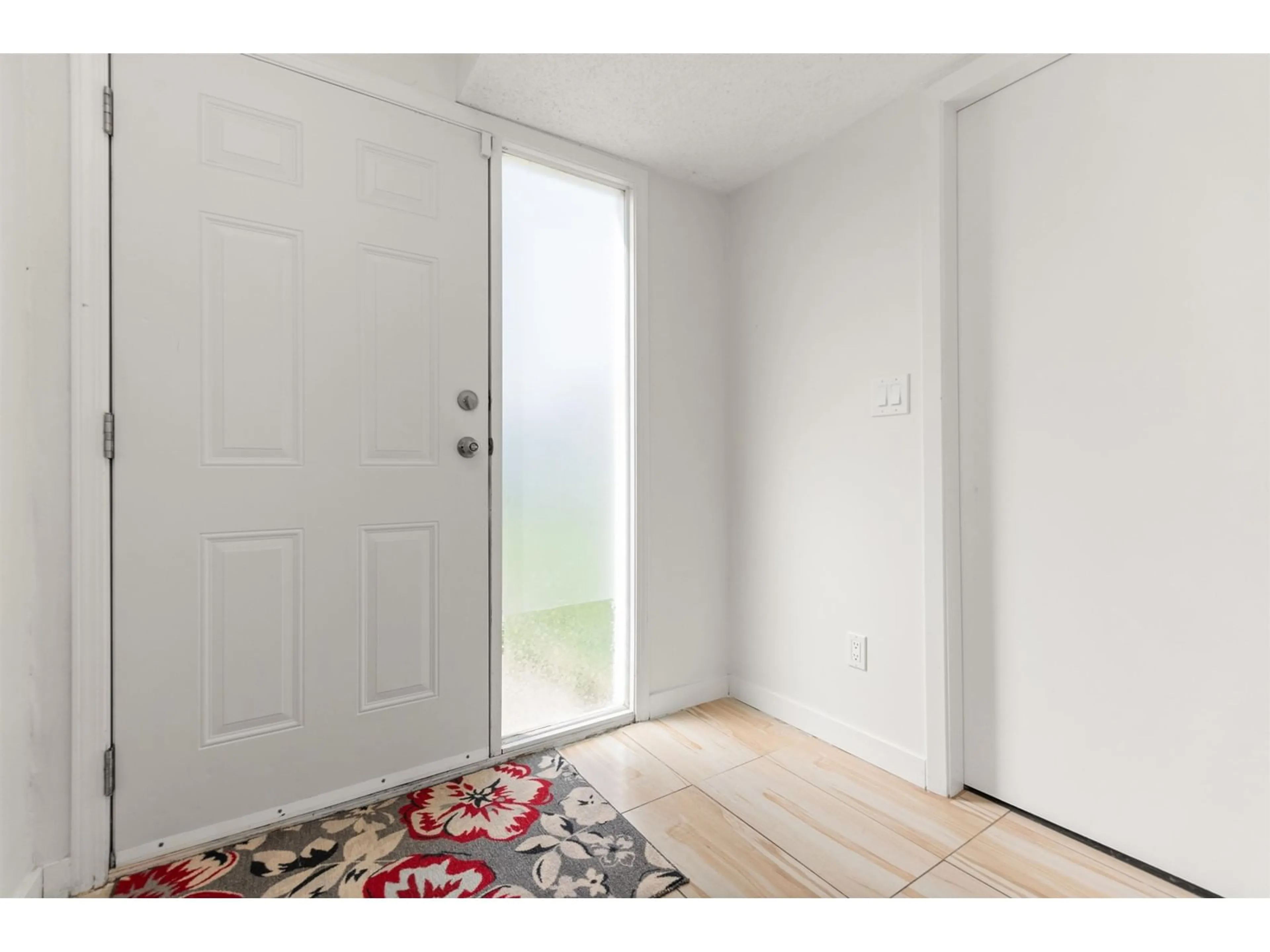 Indoor entryway for 46333 BROOKS AVENUE, Chilliwack British Columbia V2P1C6