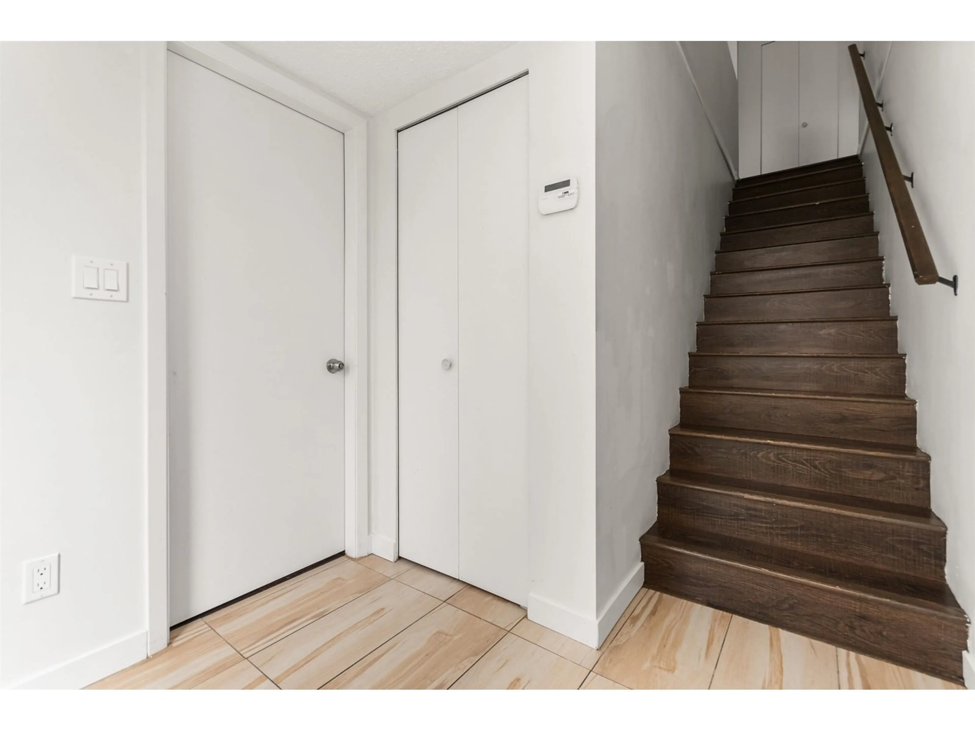Indoor entryway for 46333 BROOKS AVENUE, Chilliwack British Columbia V2P1C6