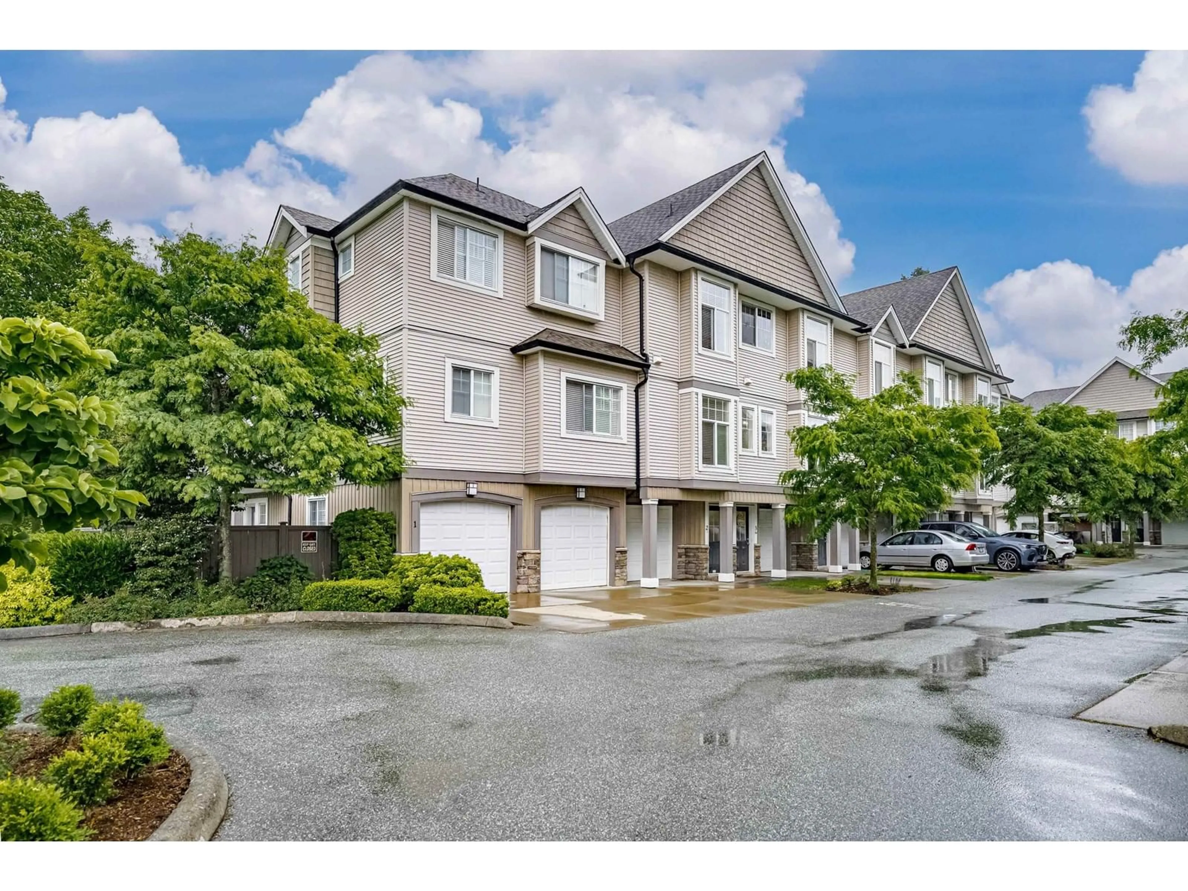 A pic from outside/outdoor area/front of a property/back of a property/a pic from drone, street for 2 - 9140 HAZEL STREET, Chilliwack British Columbia V2P0C2
