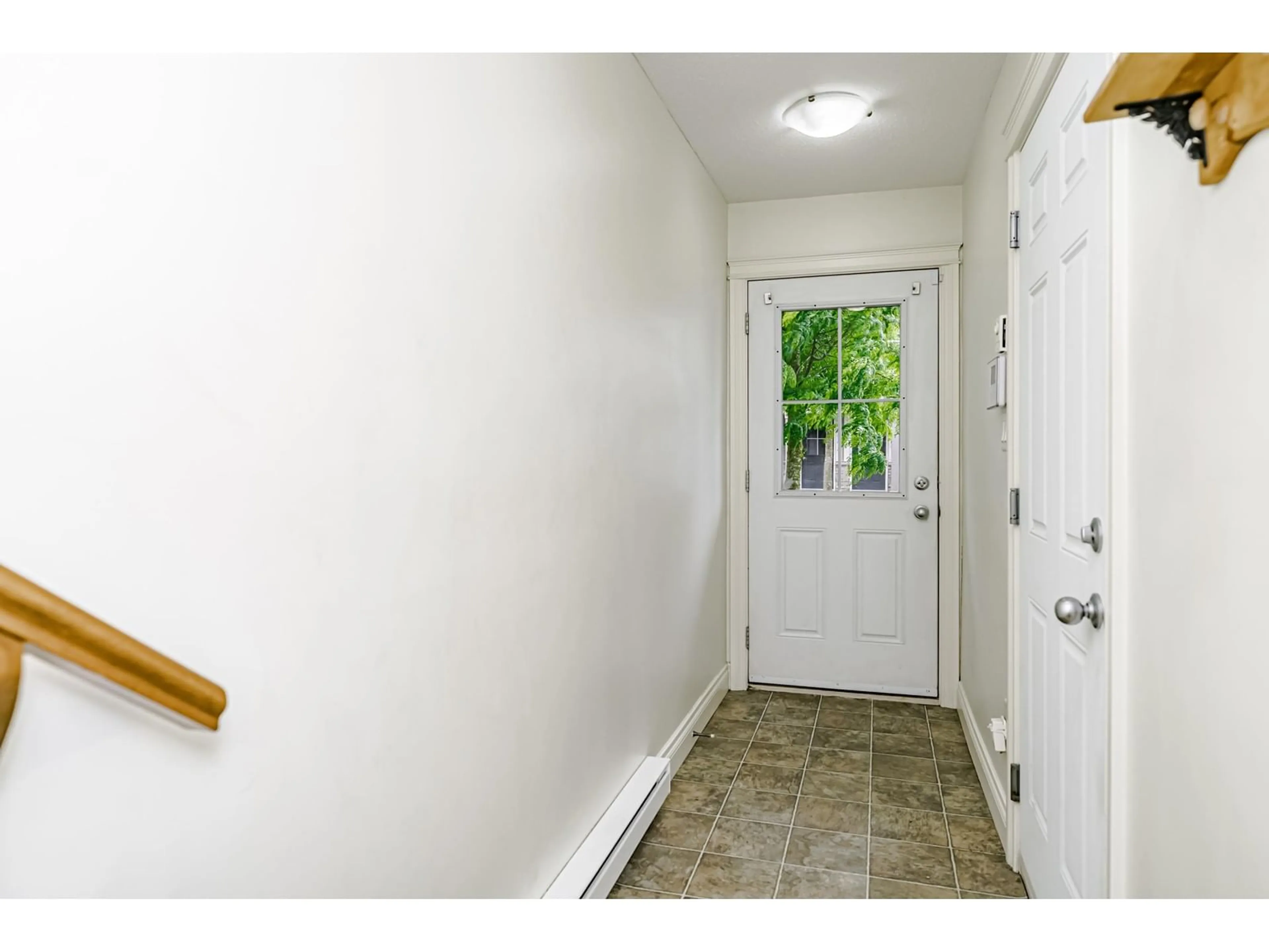 Indoor entryway for 2 - 9140 HAZEL STREET, Chilliwack British Columbia V2P0C2