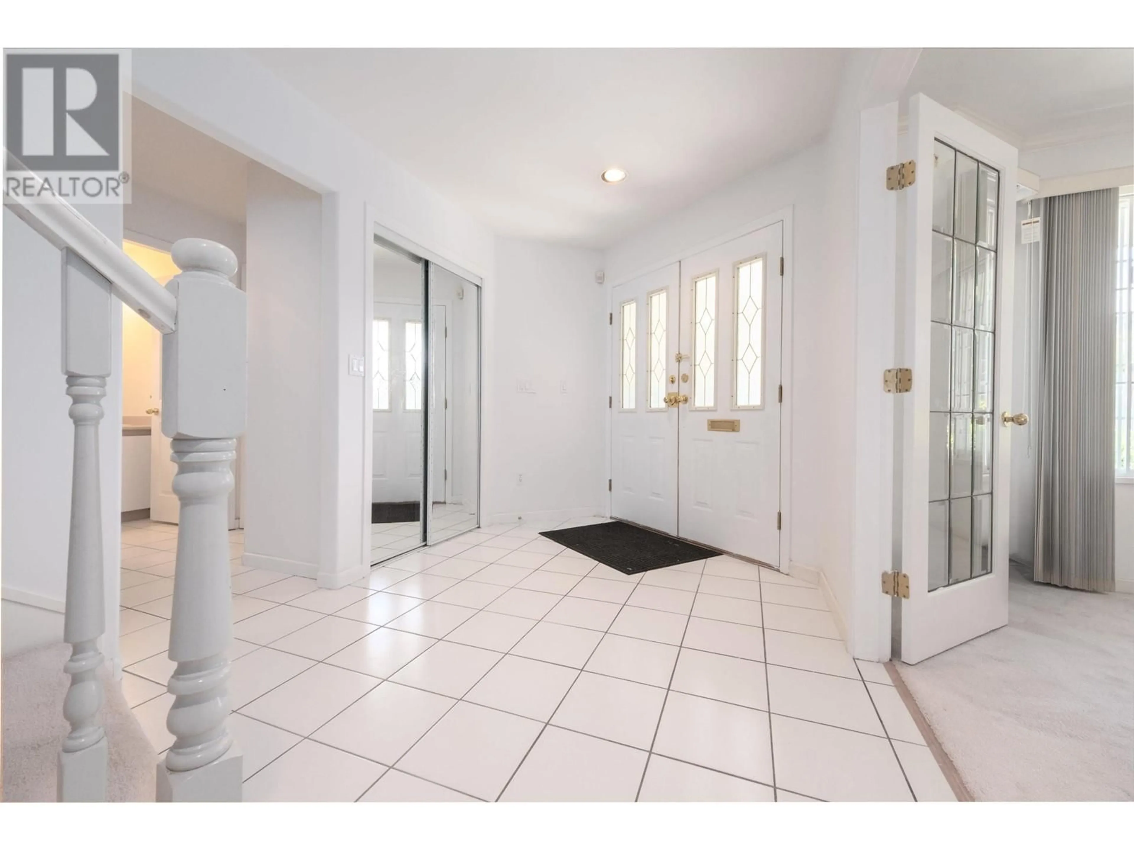 Indoor entryway for 9900 PATTERSON ROAD, Richmond British Columbia V6X1R2