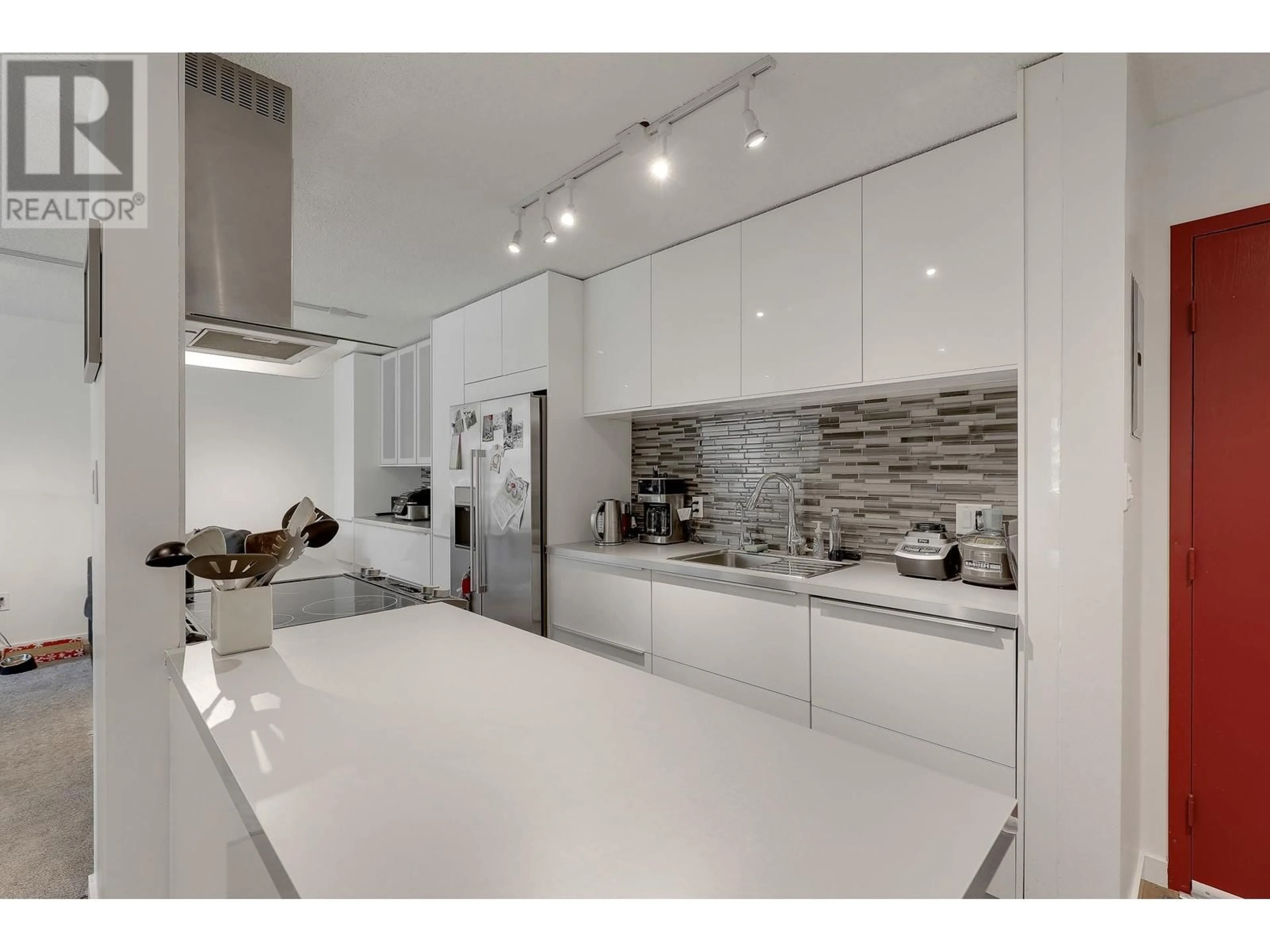 Contemporary kitchen, ceramic/tile floor for 503 - 250 1ST STREET, North Vancouver British Columbia V7M1B4