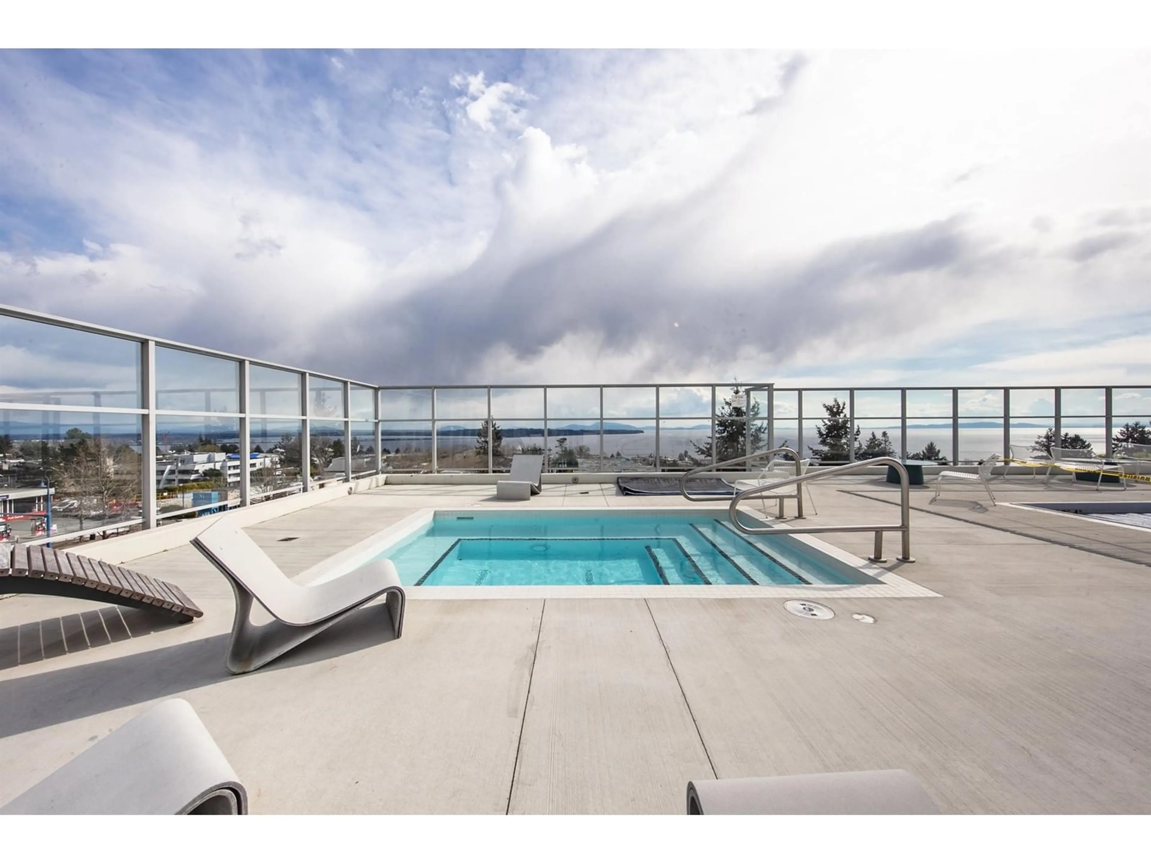 Pool for 505 - 15152 RUSSELL, White Rock British Columbia V4B0A3