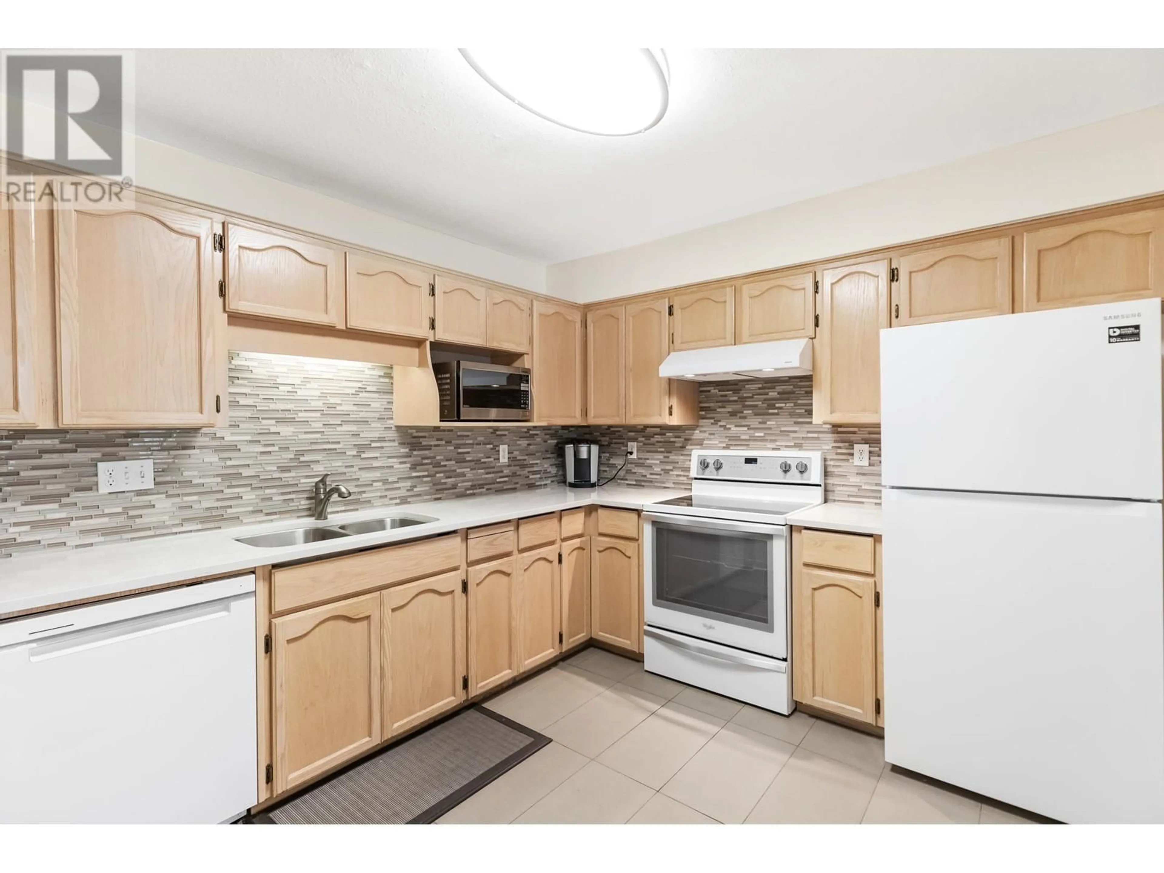 Standard kitchen, unknown for 104 - 19236 FORD ROAD, Pitt Meadows British Columbia V3Y2K1
