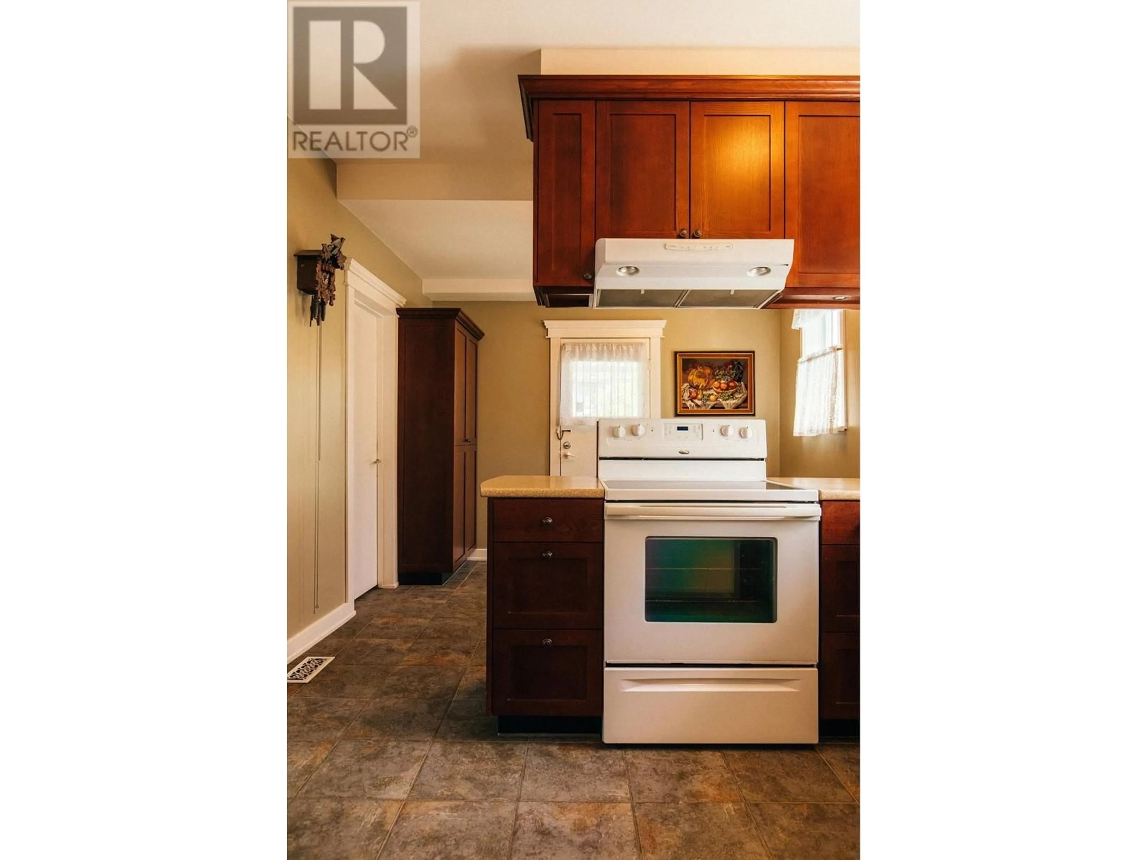 Standard kitchen, unknown for 5406 PRINCE EDWARD STREET, Vancouver British Columbia V5W2X7
