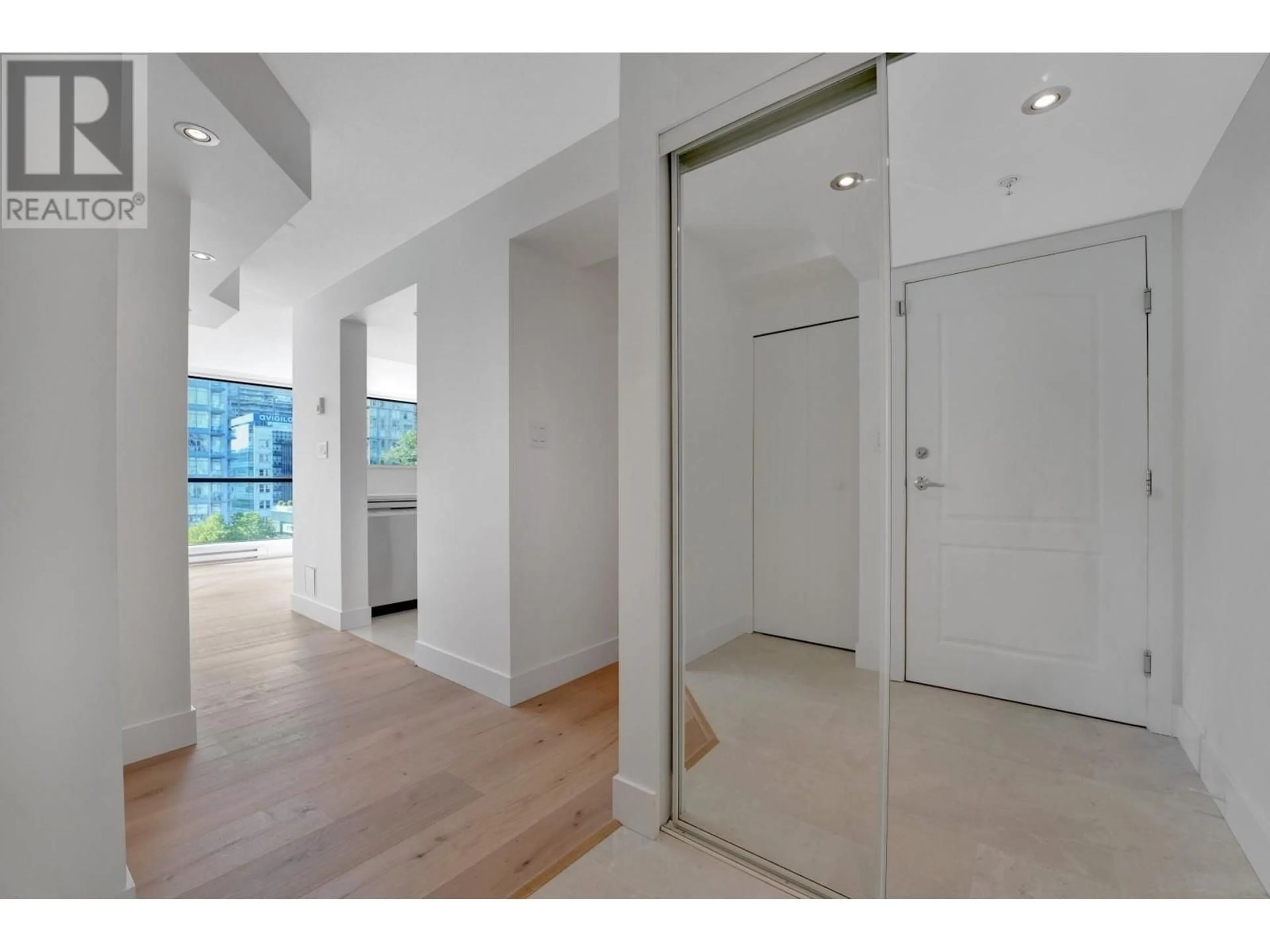 Indoor foyer for 1109 - 822 HOMER STREET, Vancouver British Columbia V6B6M3