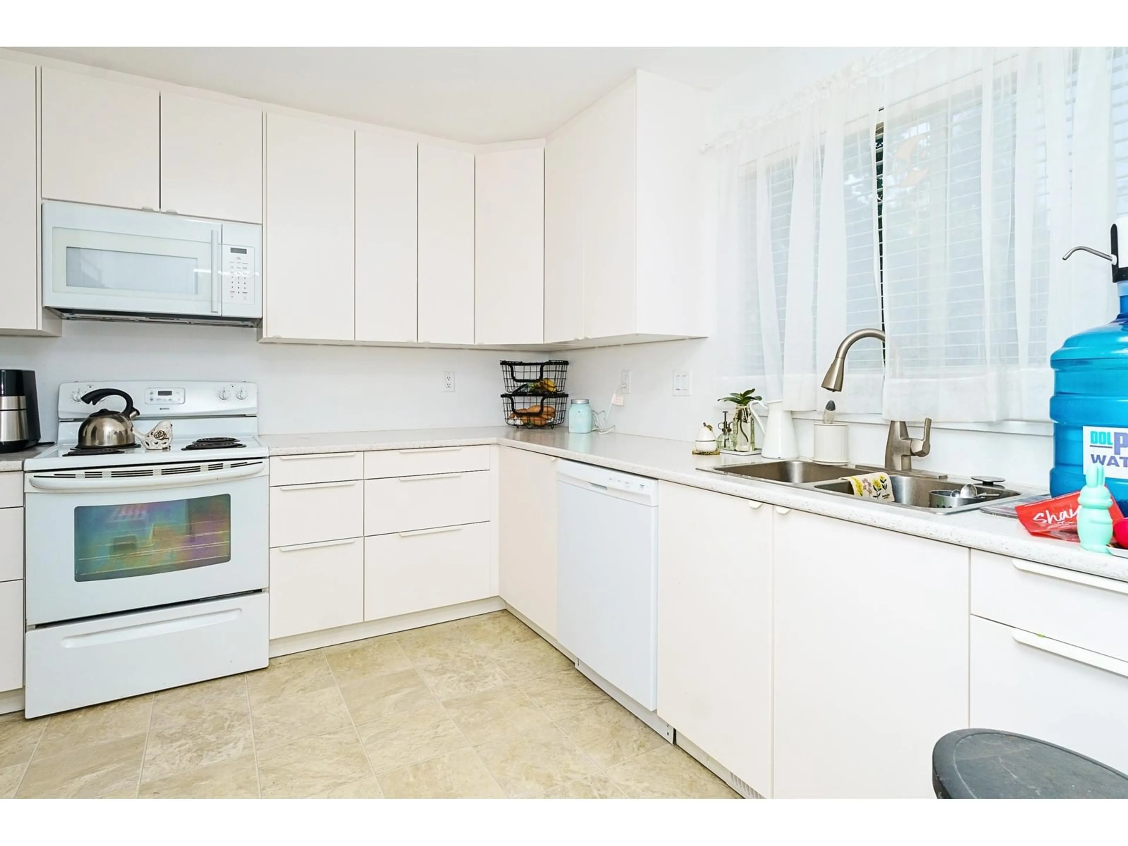 Standard kitchen, ceramic/tile floor for 6 - 33260 11, Mission British Columbia V2V4Y6