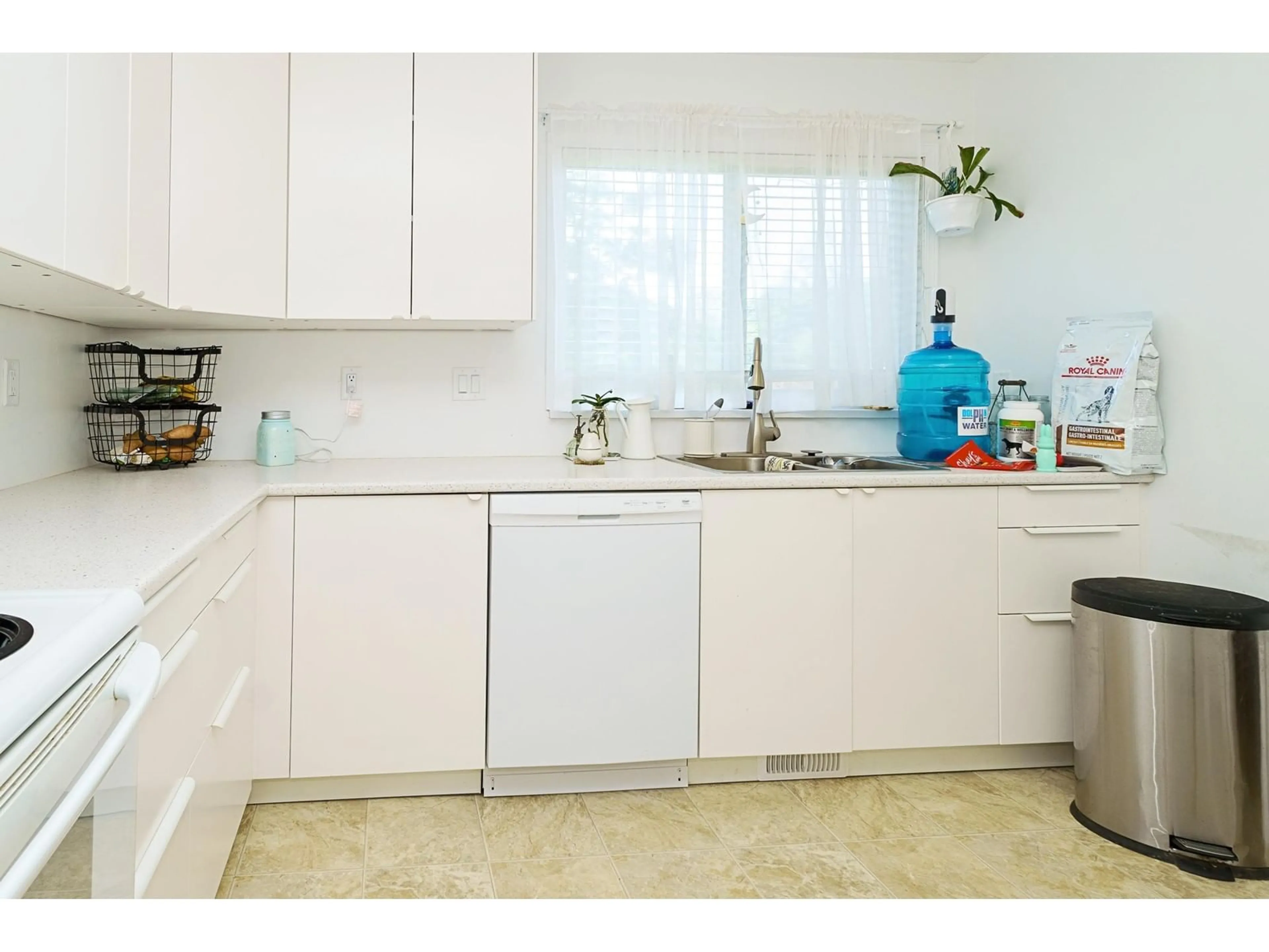 Standard kitchen, ceramic/tile floor for 6 - 33260 11, Mission British Columbia V2V4Y6