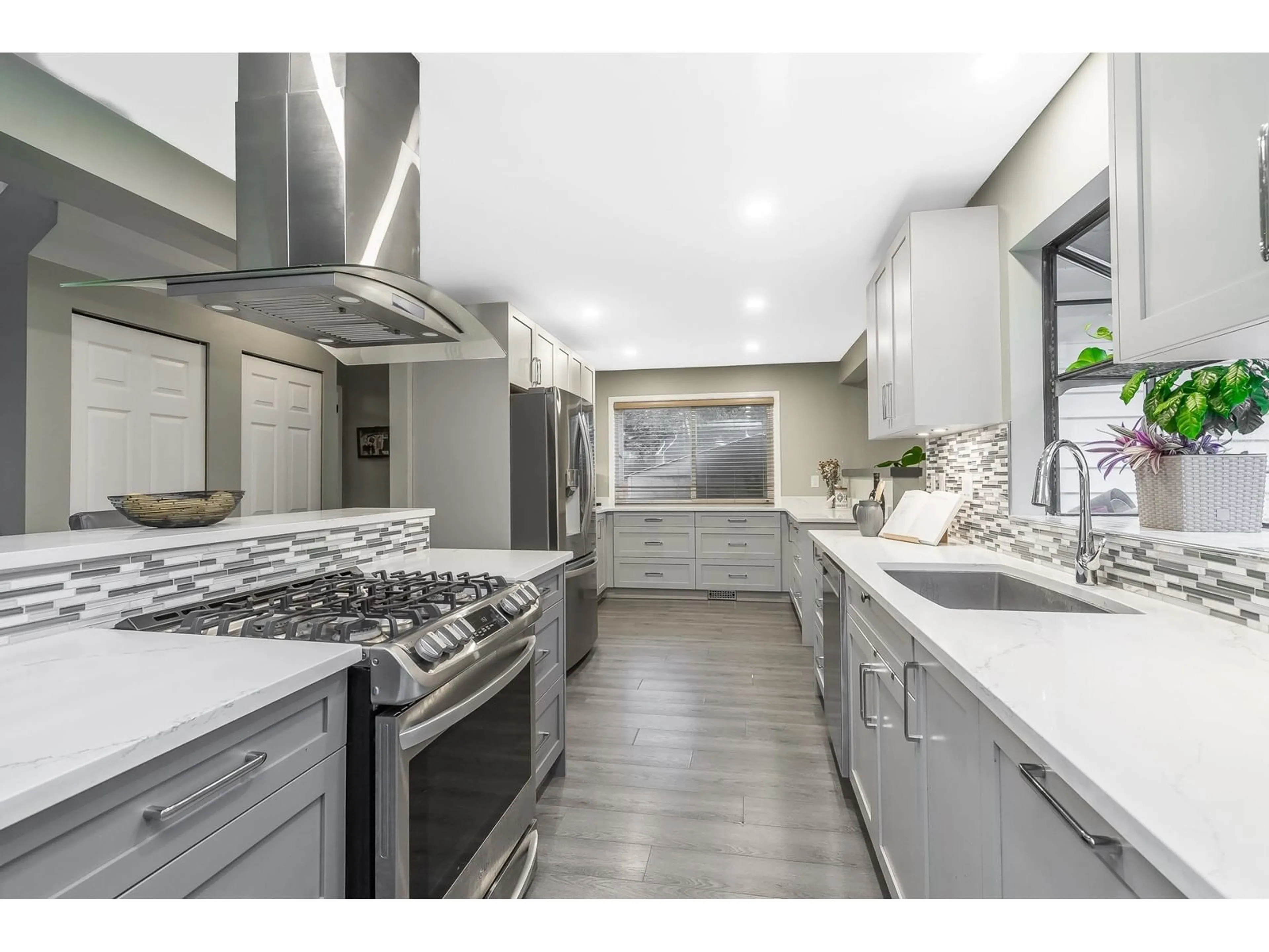 Contemporary kitchen, ceramic/tile floor for 13042 62, Surrey British Columbia V3X2G3