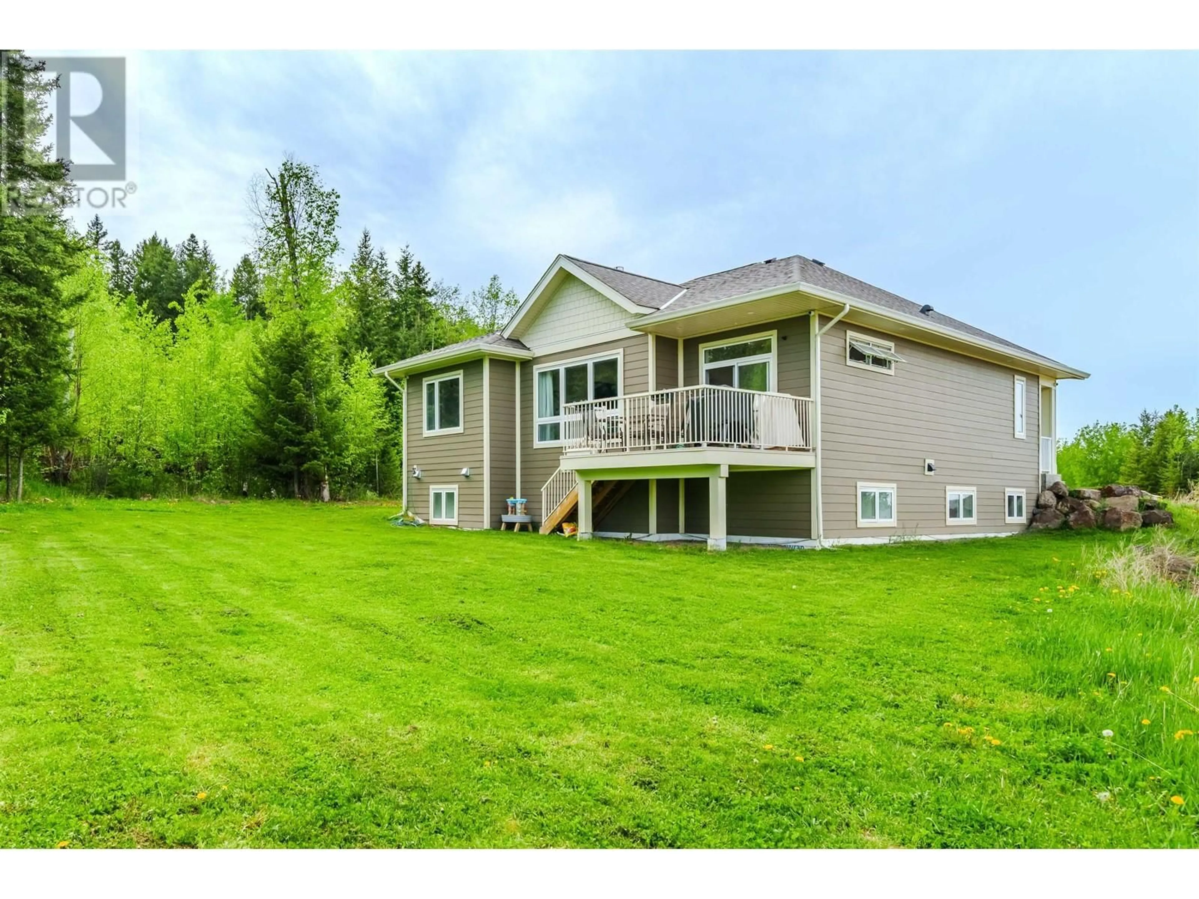 Home with vinyl exterior material, water/lake/river/ocean view for 910 SPRUCE PLACE, 100 Mile House British Columbia V0K2E0