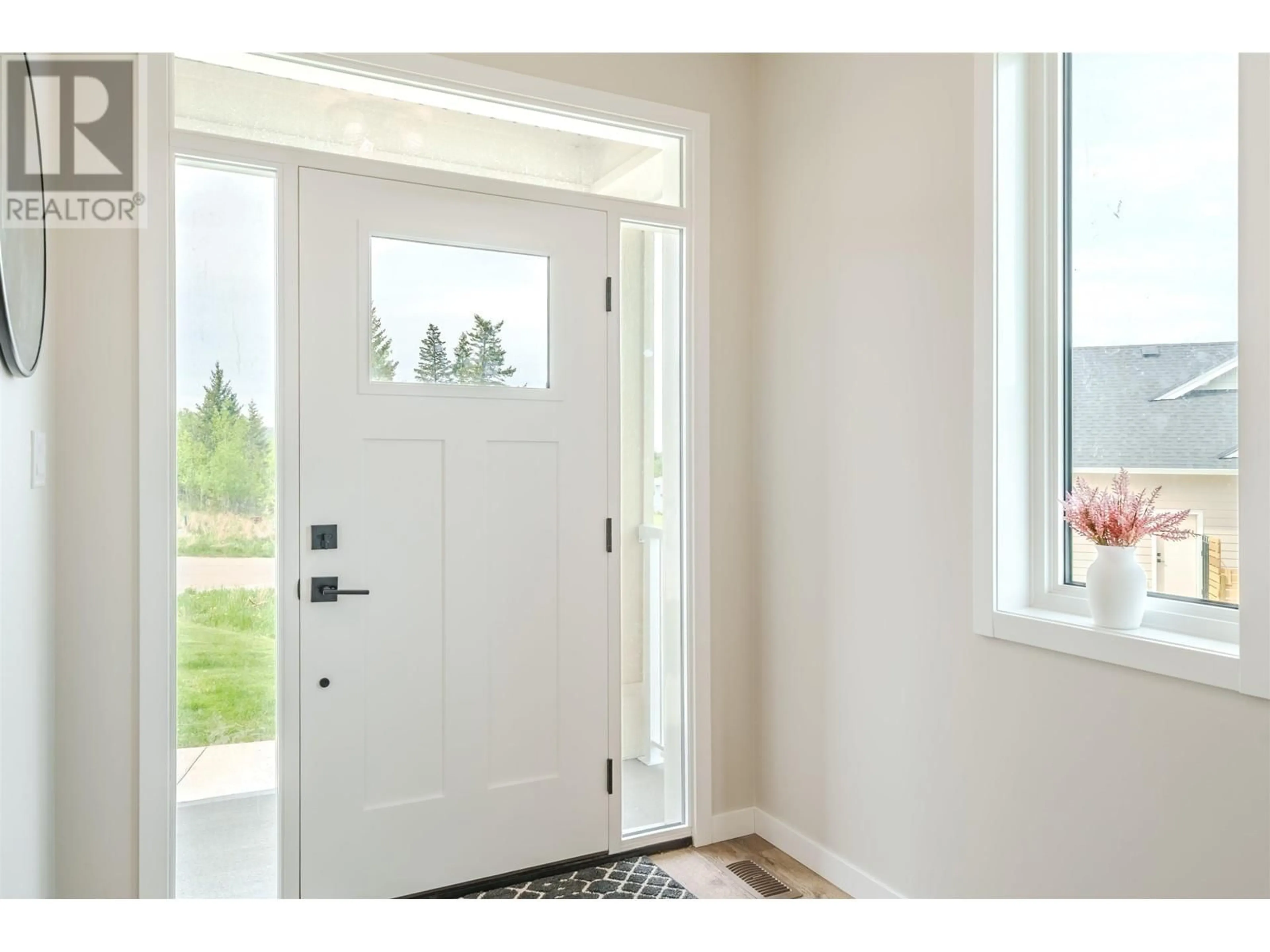Indoor entryway for 910 SPRUCE PLACE, 100 Mile House British Columbia V0K2E0