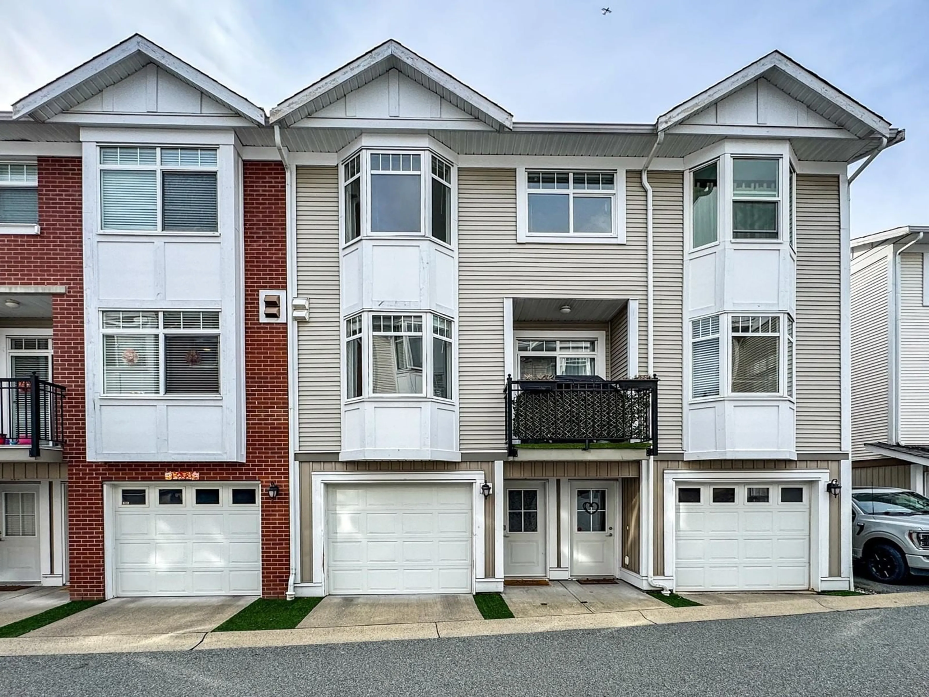 Home with vinyl exterior material, street for 115 - 19551 66, Surrey British Columbia V4N0Z5