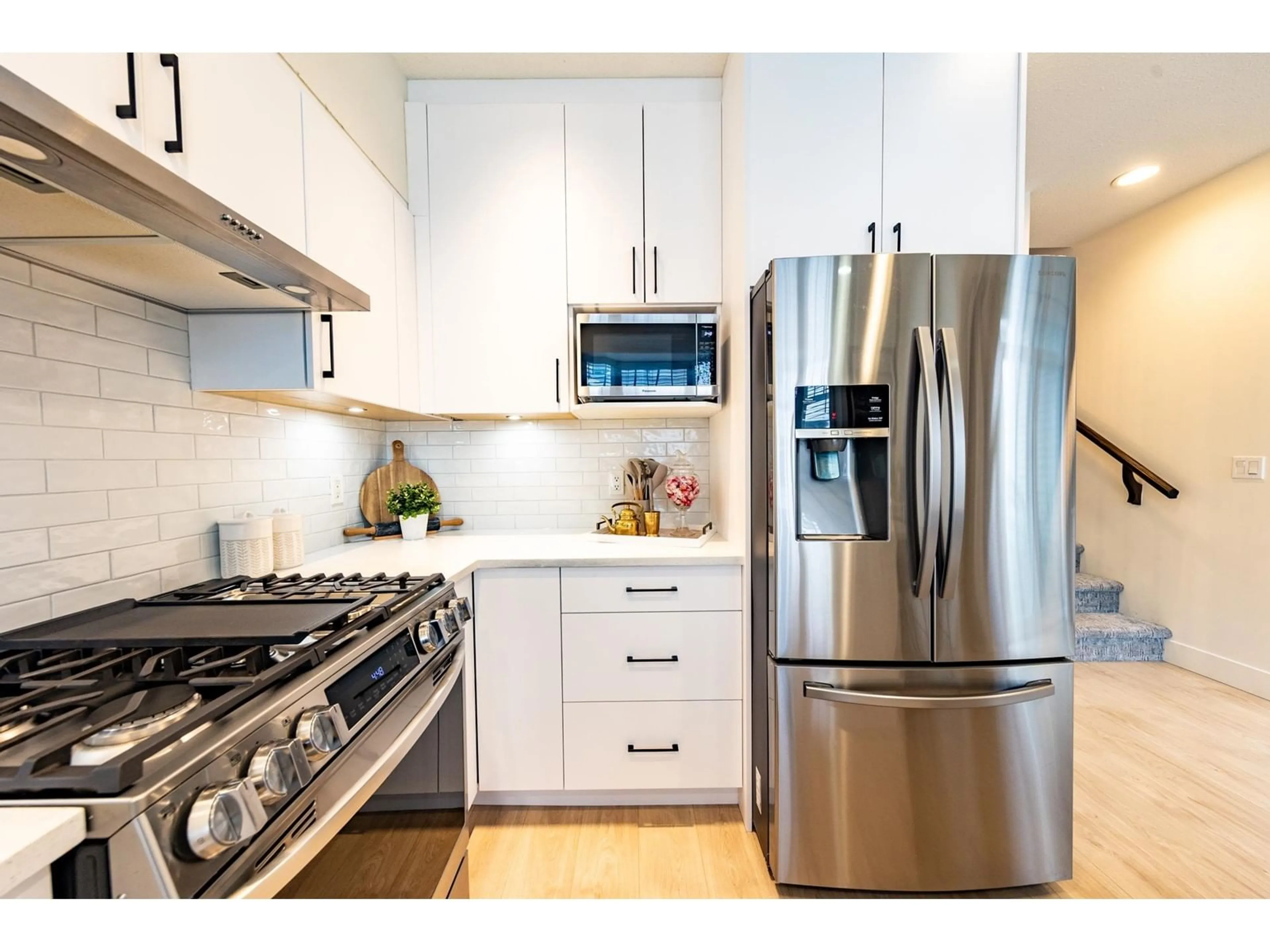 Contemporary kitchen, unknown for 115 - 19551 66, Surrey British Columbia V4N0Z5