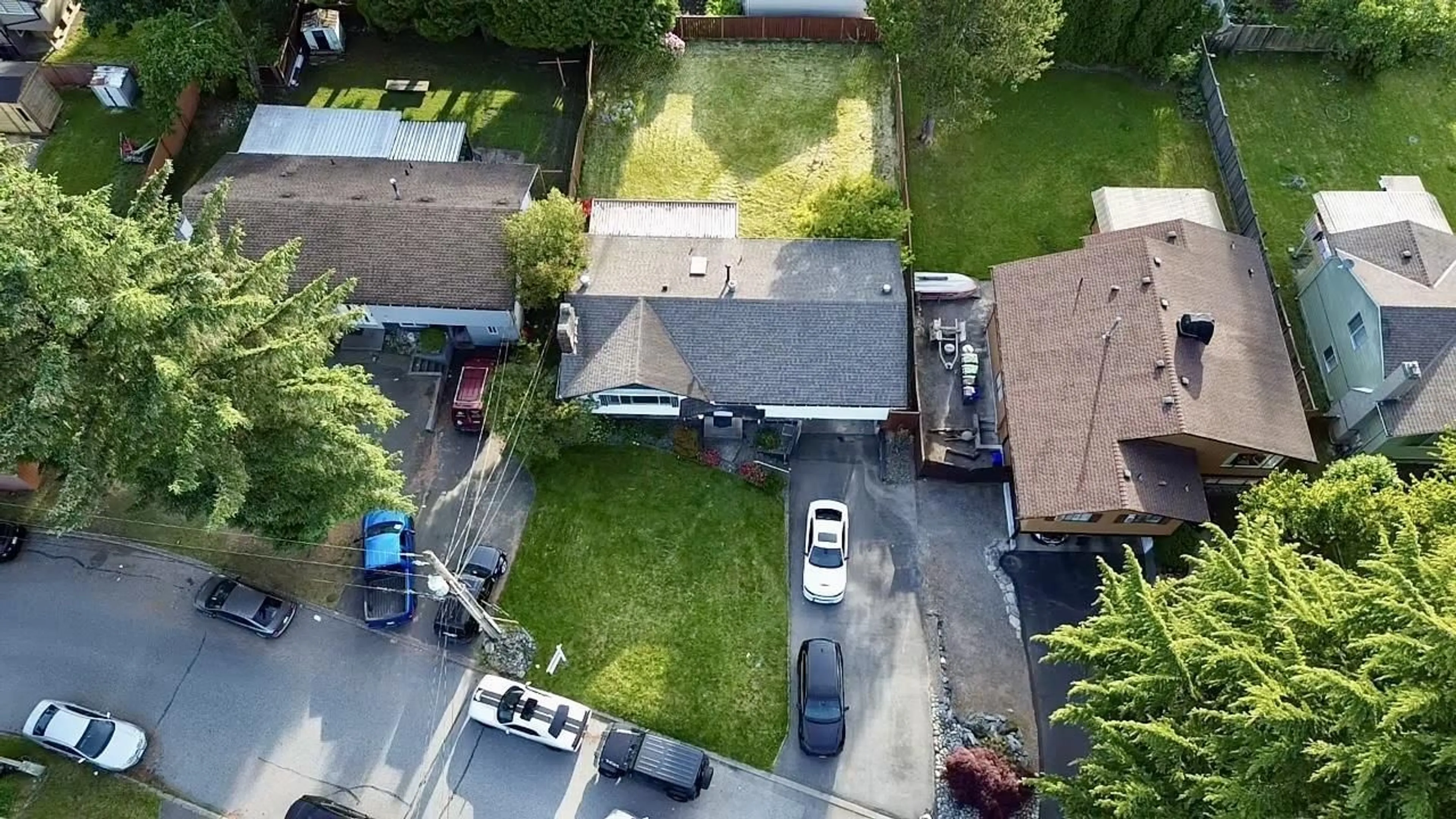 A pic from outside/outdoor area/front of a property/back of a property/a pic from drone, street for 9537 125A STREET, Surrey British Columbia V3V4Z3