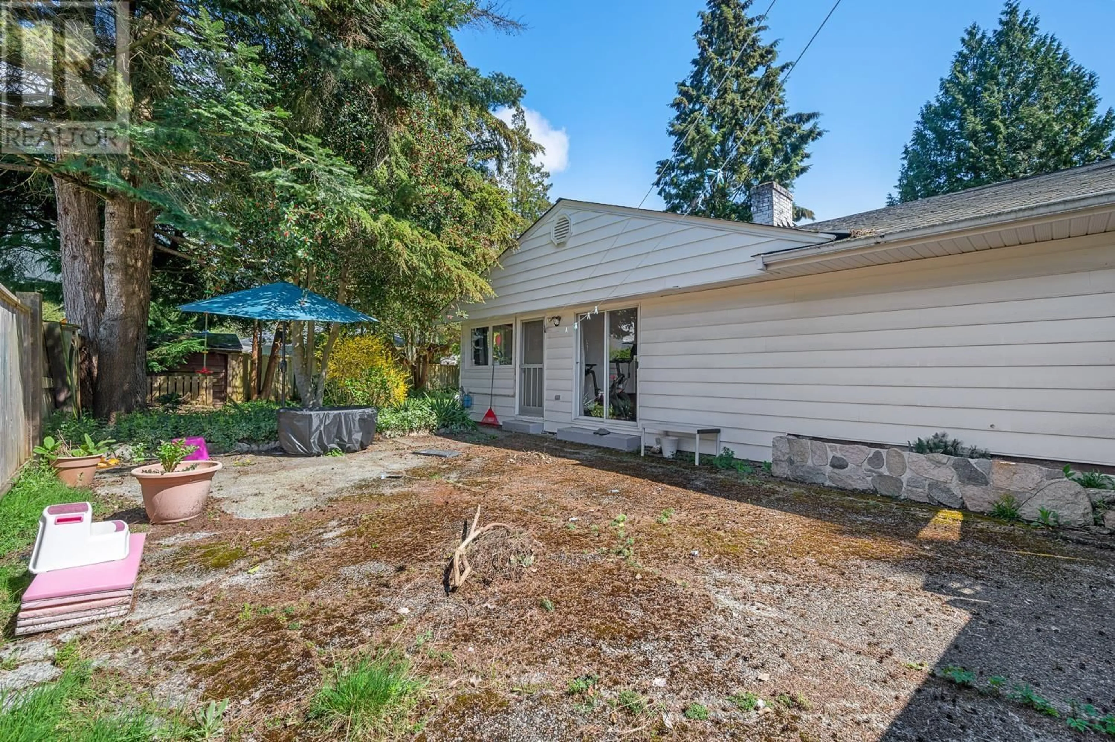 Patio, street for 4010 SUNNYCREST DRIVE, North Vancouver British Columbia V7R3E4