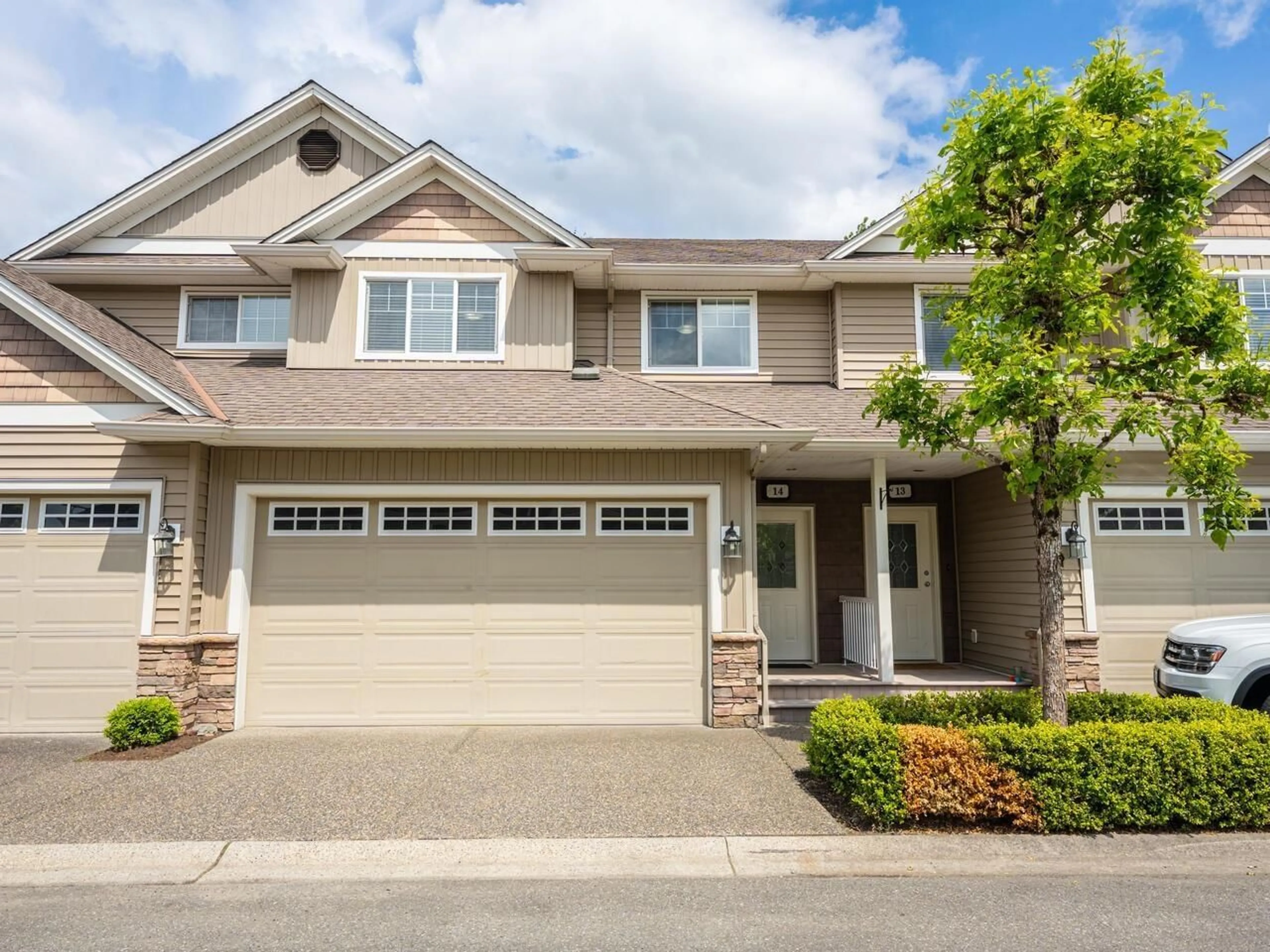 Home with vinyl exterior material, street for 14 - 32849 EGGLESTONE, Mission British Columbia V2V7S1
