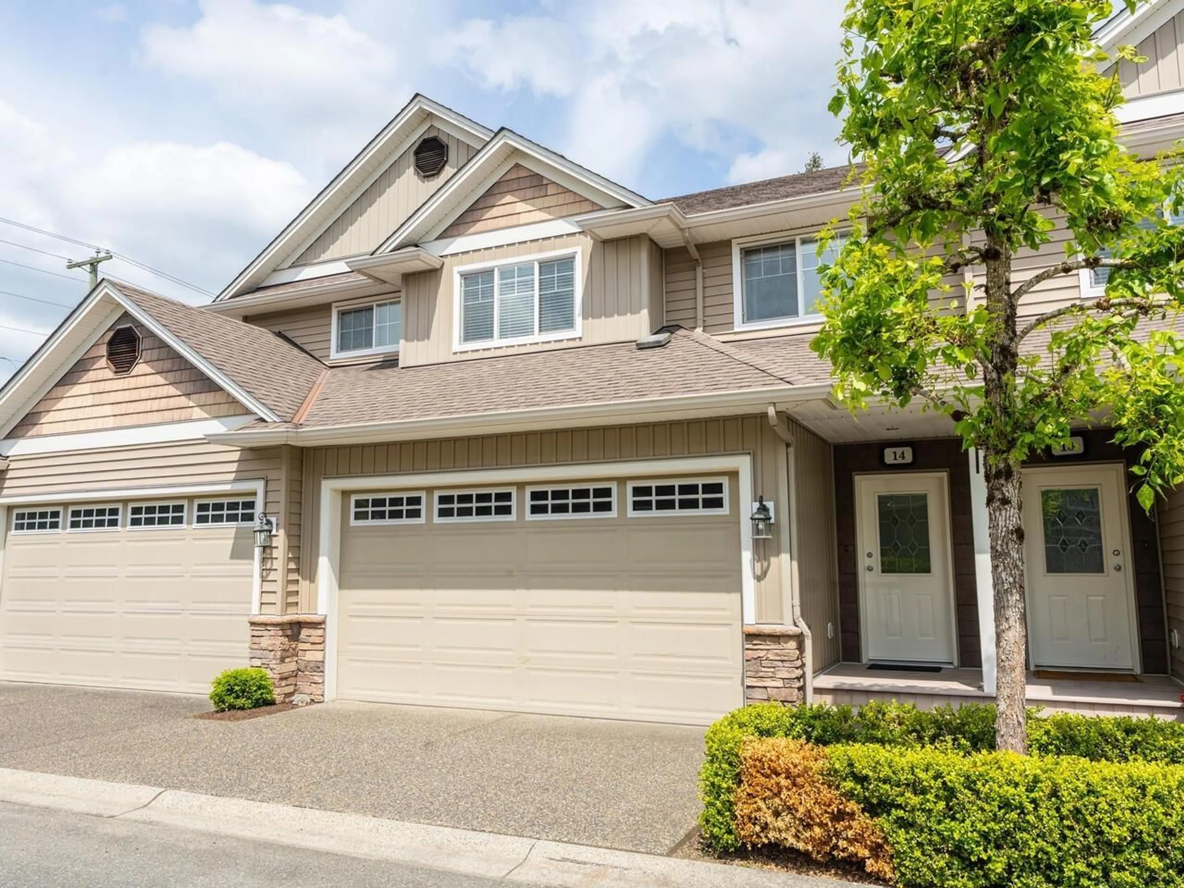 Home with vinyl exterior material, street for 14 - 32849 EGGLESTONE, Mission British Columbia V2V7S1