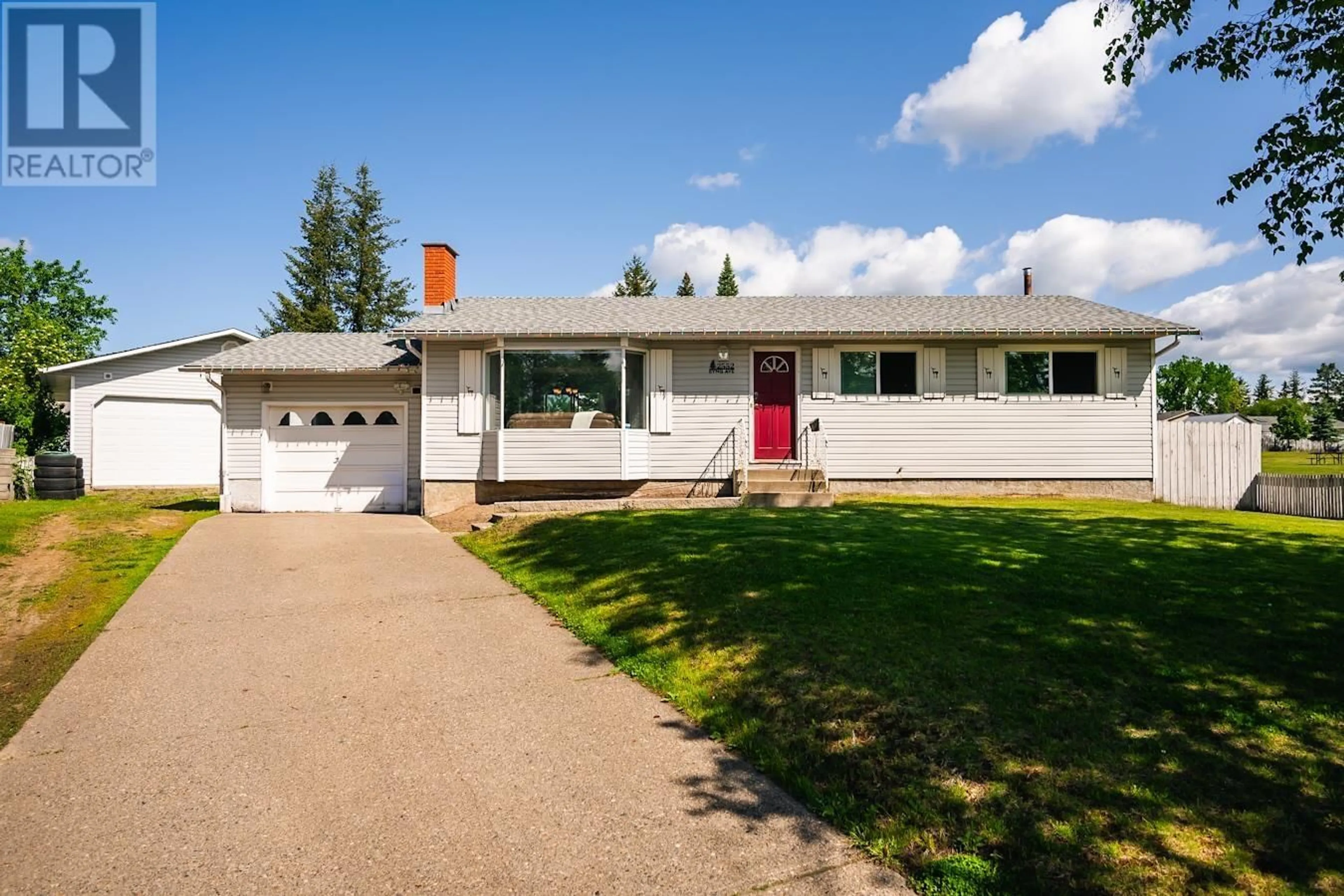 Home with vinyl exterior material, street for 2552 BYNG AVENUE, Prince George British Columbia V2N1E6