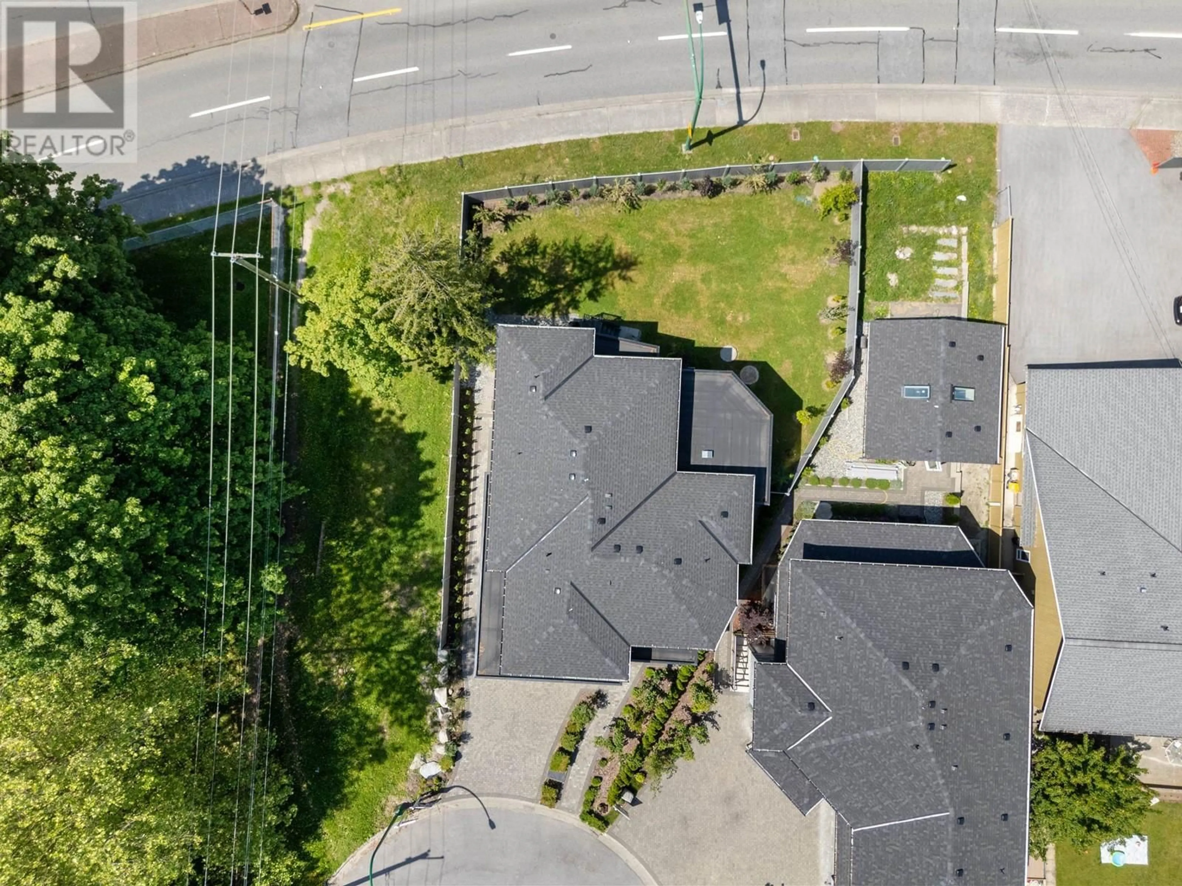 A pic from outside/outdoor area/front of a property/back of a property/a pic from drone, city buildings view from balcony for 5221 WOODSWORTH STREET, Burnaby British Columbia V5G1S5
