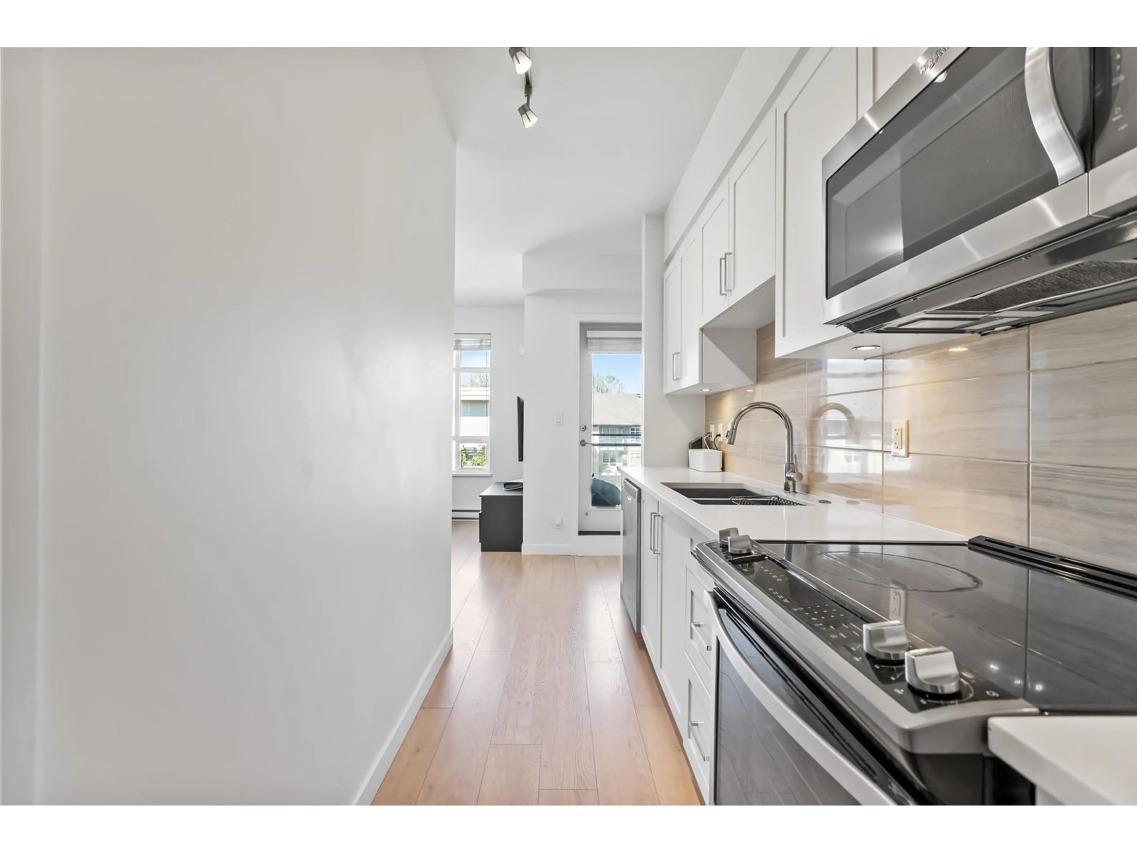 Standard kitchen, unknown for D404 - 20211 66, Langley British Columbia V2Y0L4