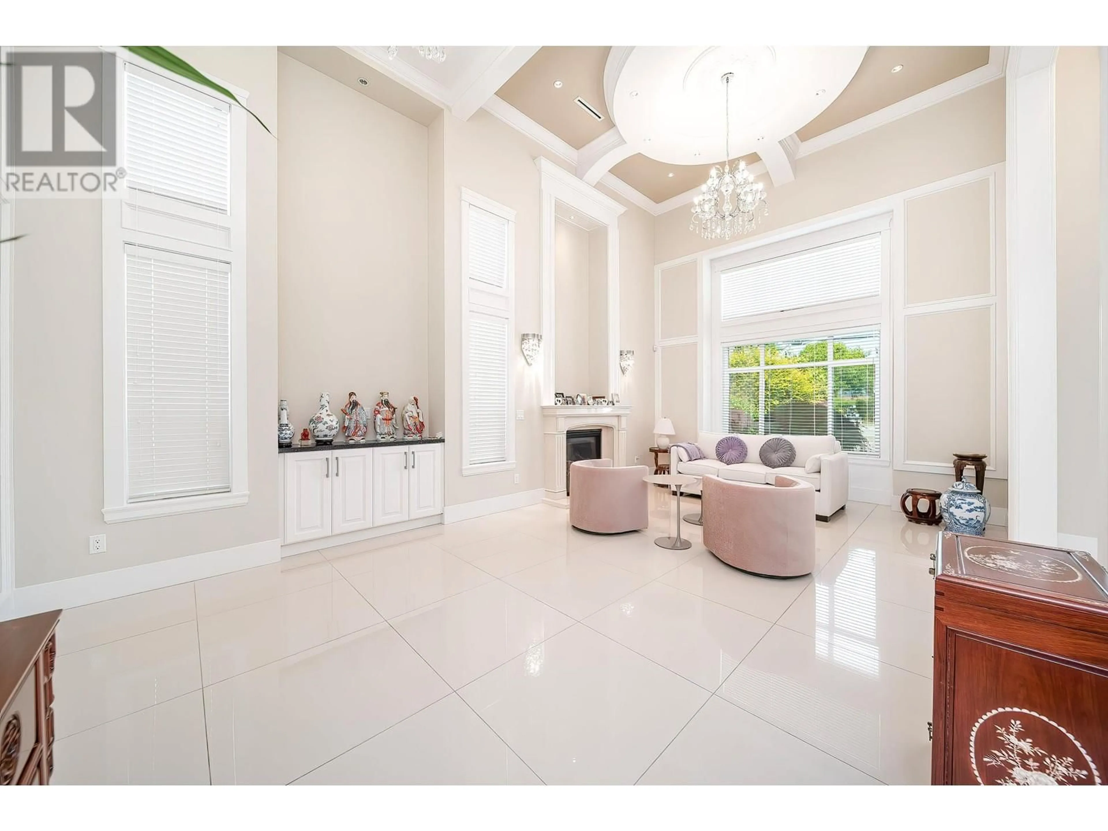 Indoor foyer for 6160 GRANVILLE AVENUE, Richmond British Columbia V7C1G1